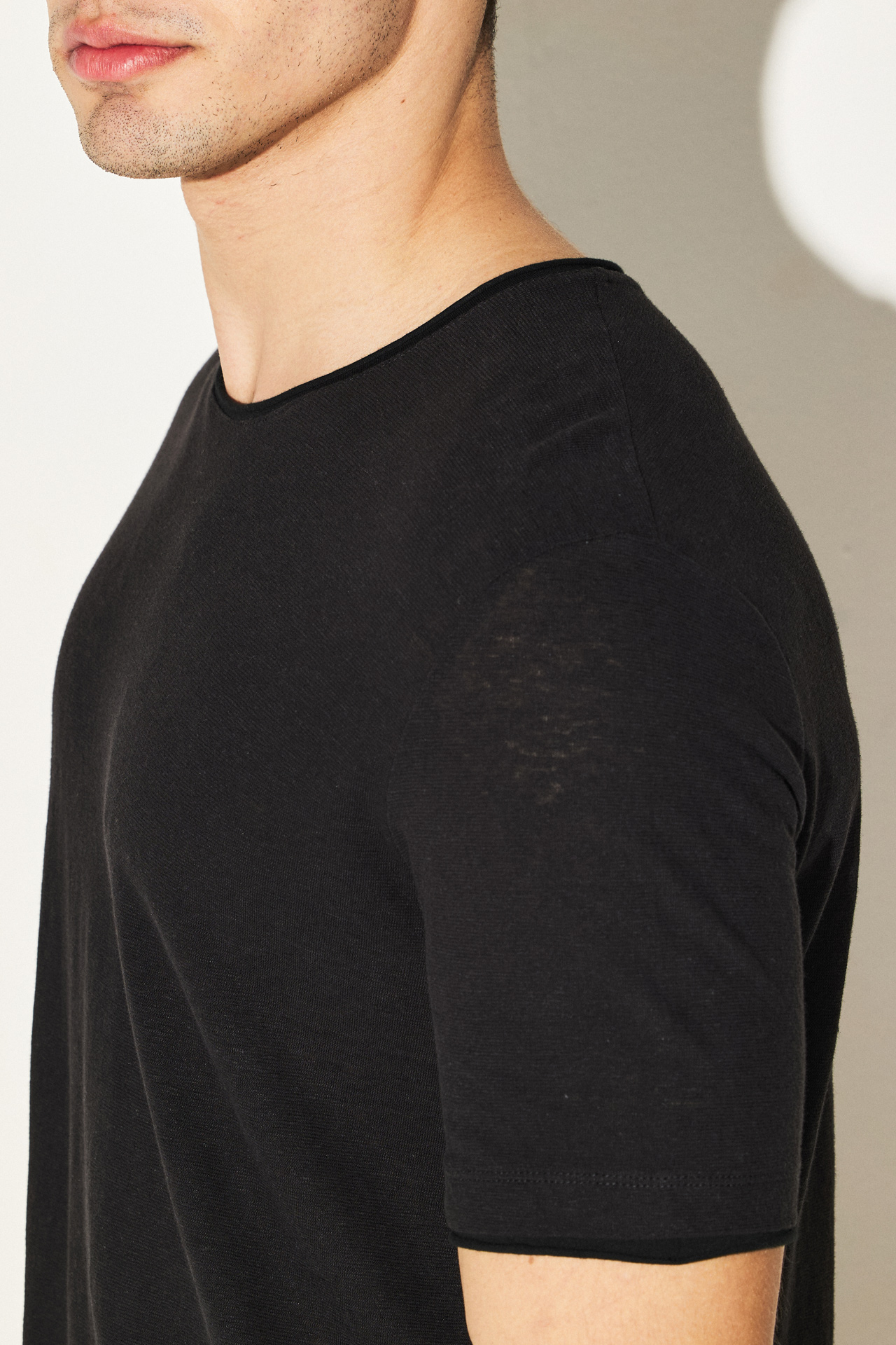 LINEN BLEND HEM DETAILED TEE