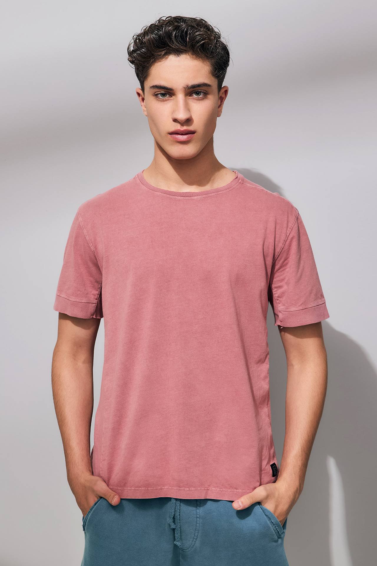 RIB DETAILS ACID TEE