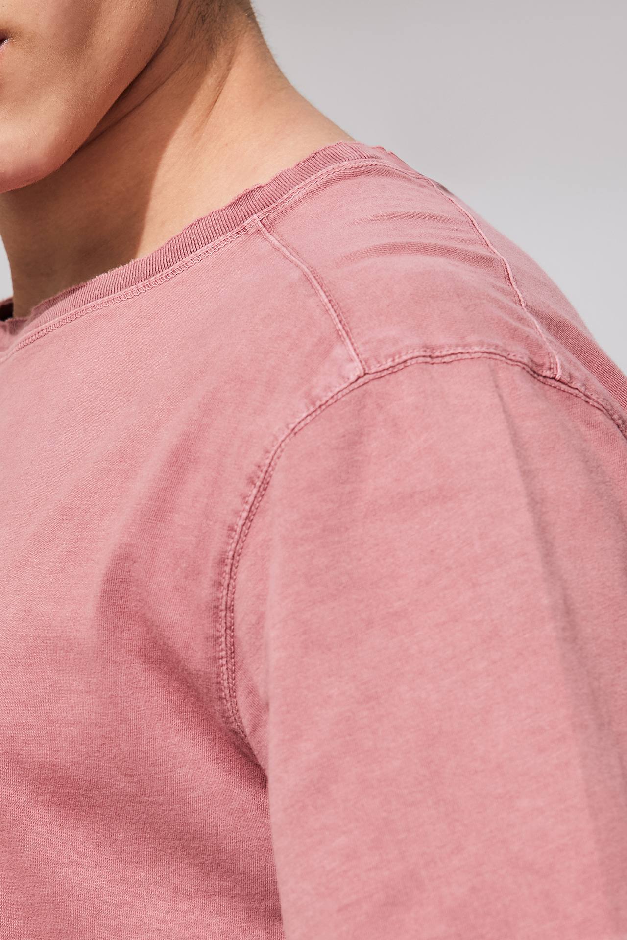 RIB DETAILS ACID TEE