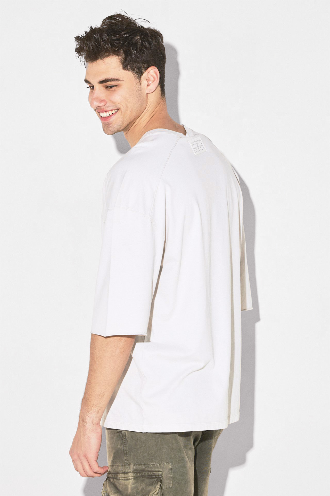 OVERSIZE OVERLOCK DETAIL TEE