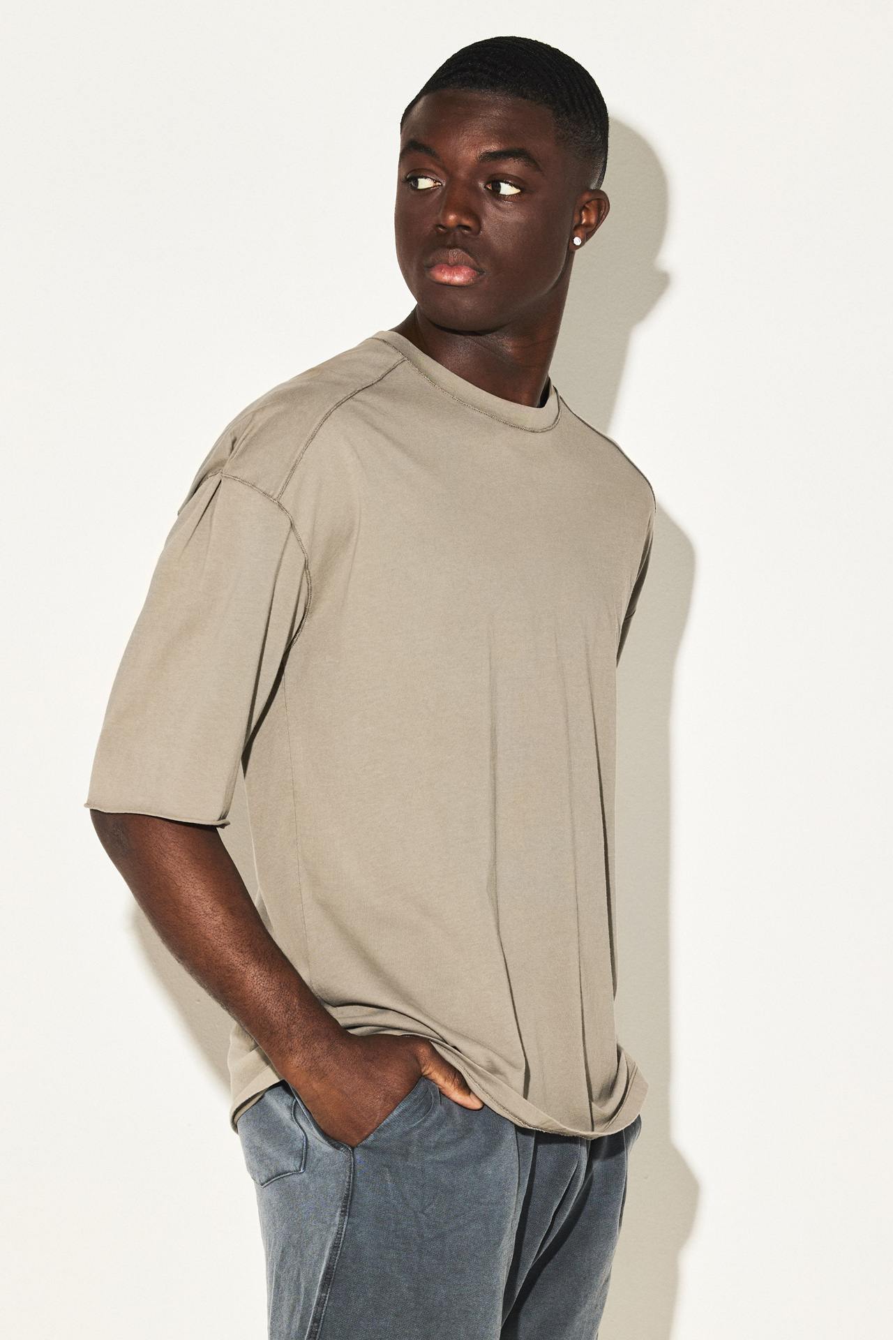 OVERSIZE OVERLOCK DETAIL TEE