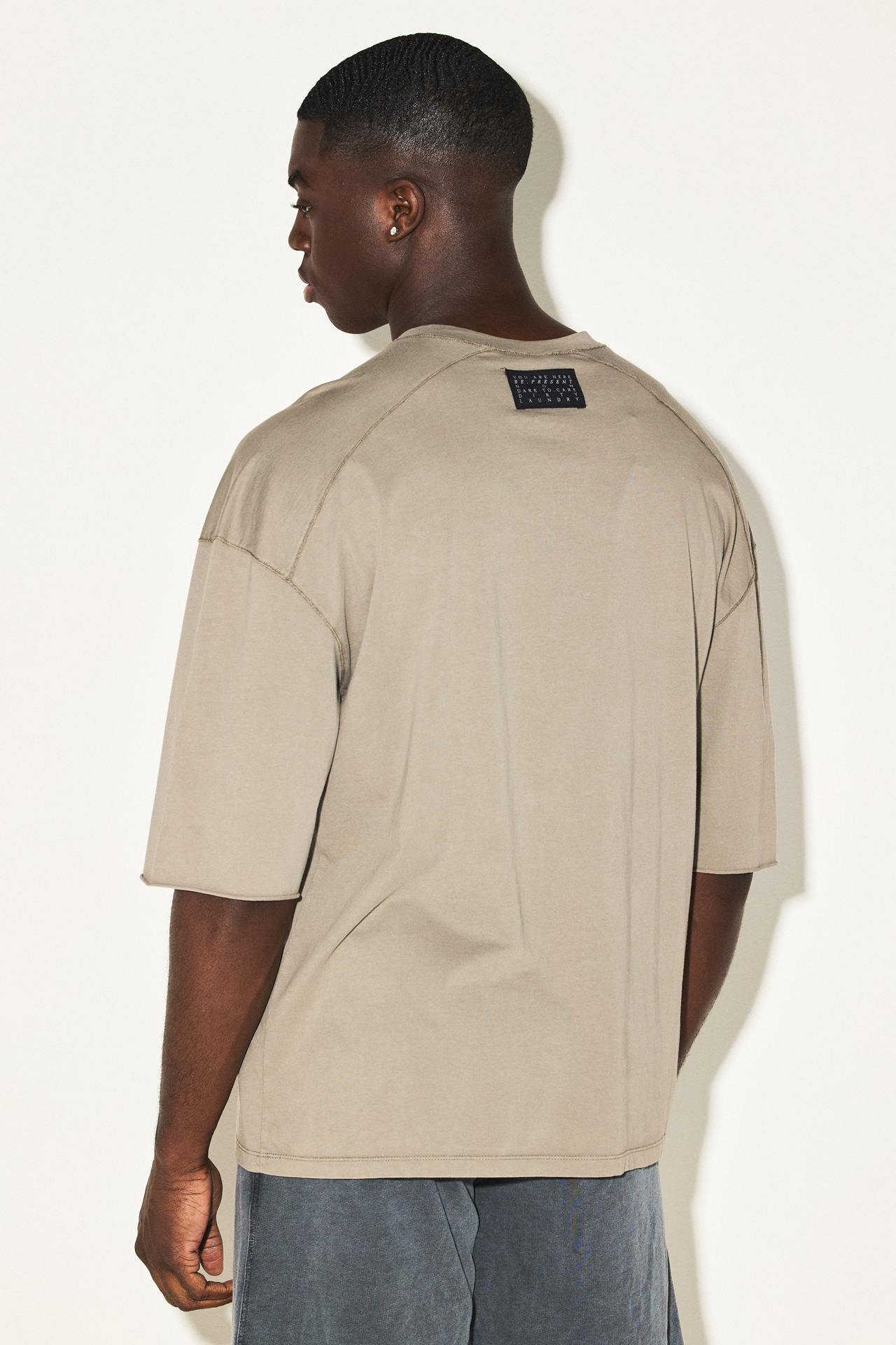 OVERSIZE OVERLOCK DETAIL TEE