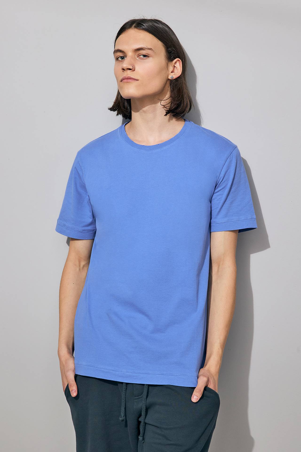 STEPPED HEM T-SHIRT