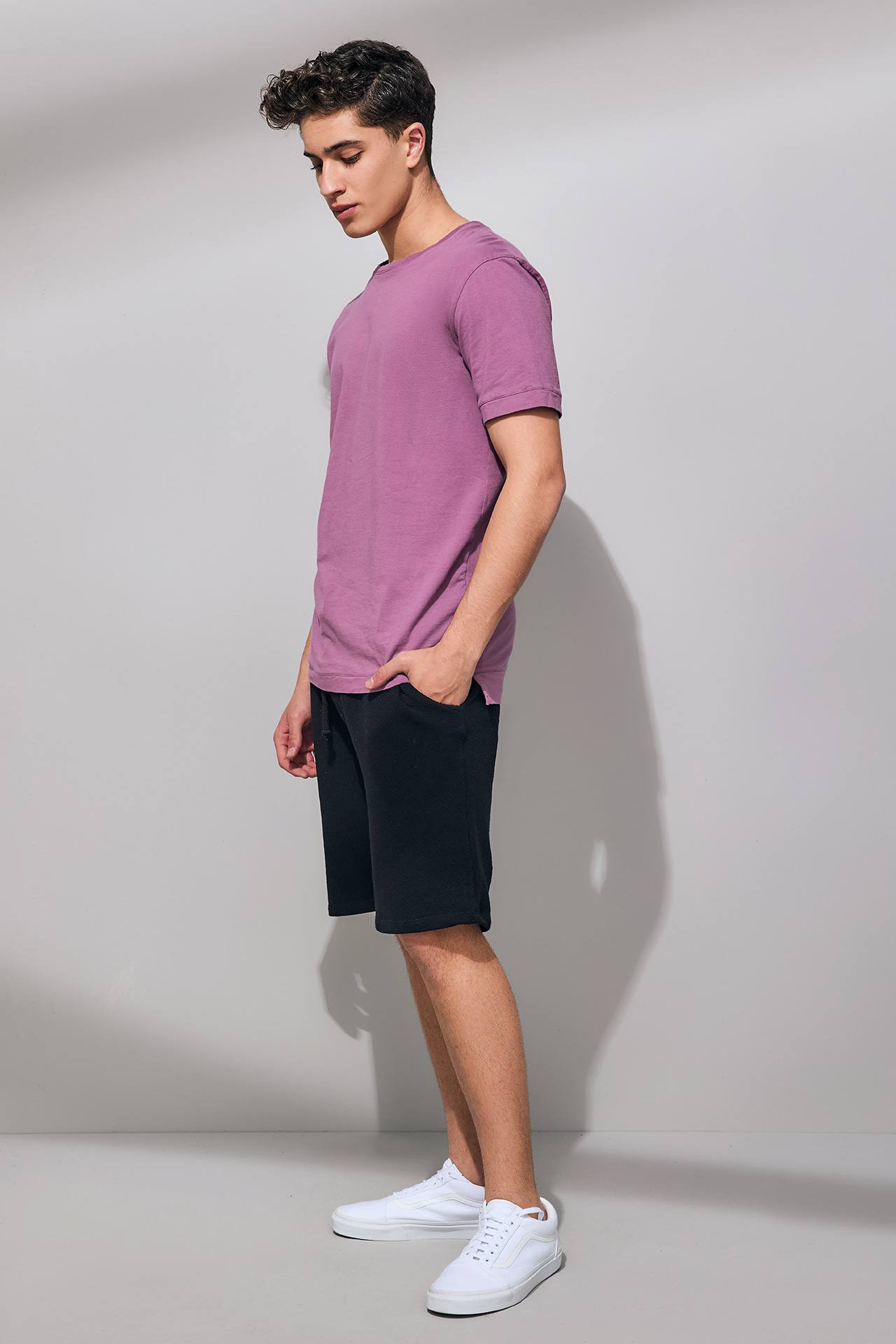 STEPPED HEM T-SHIRT