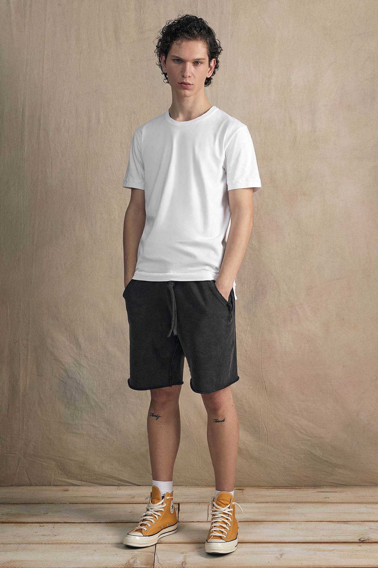 STEPPED HEM T-SHIRT