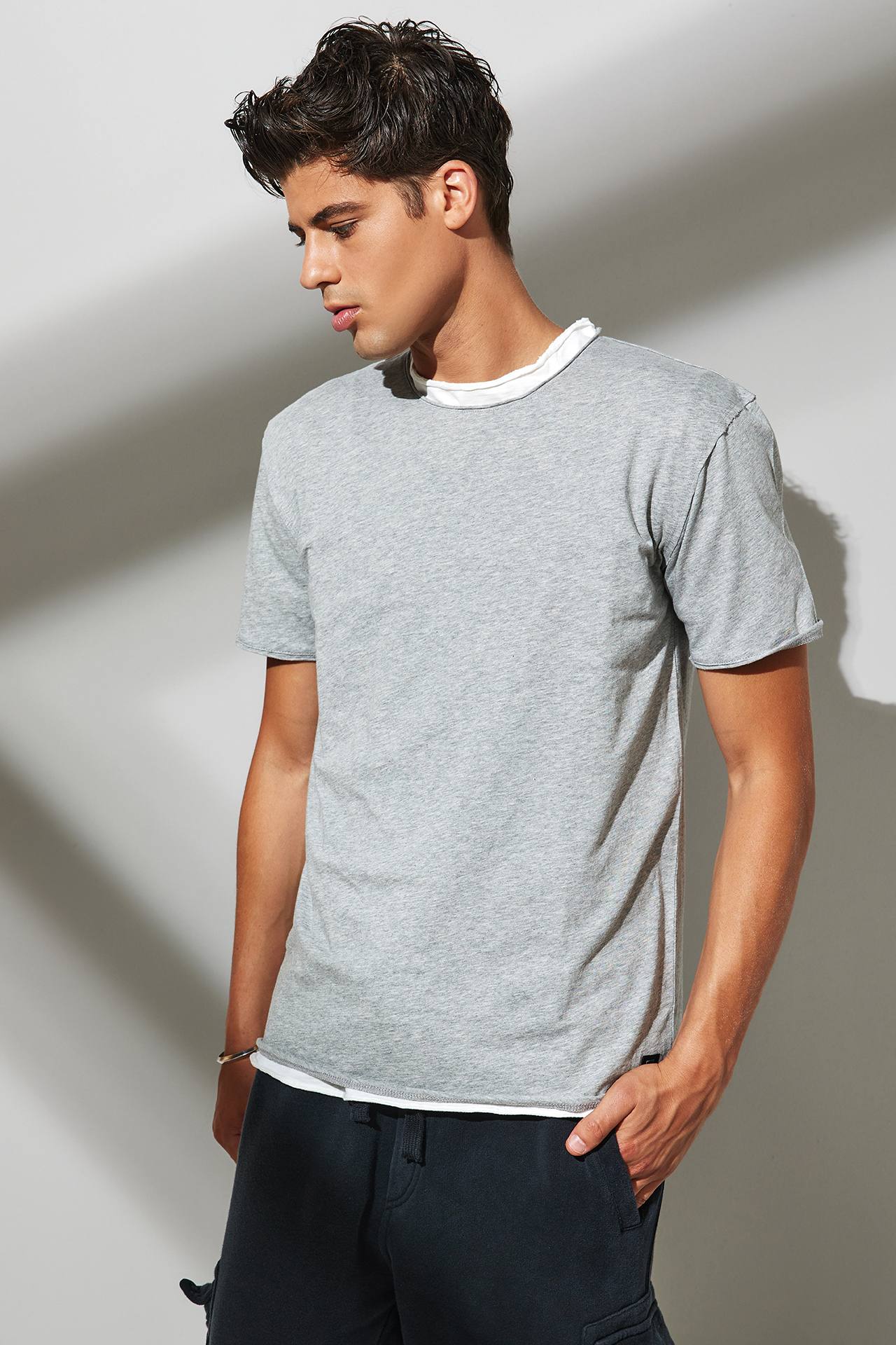 ORGANIC FINE JERSEY RAW CUT NECK TEE