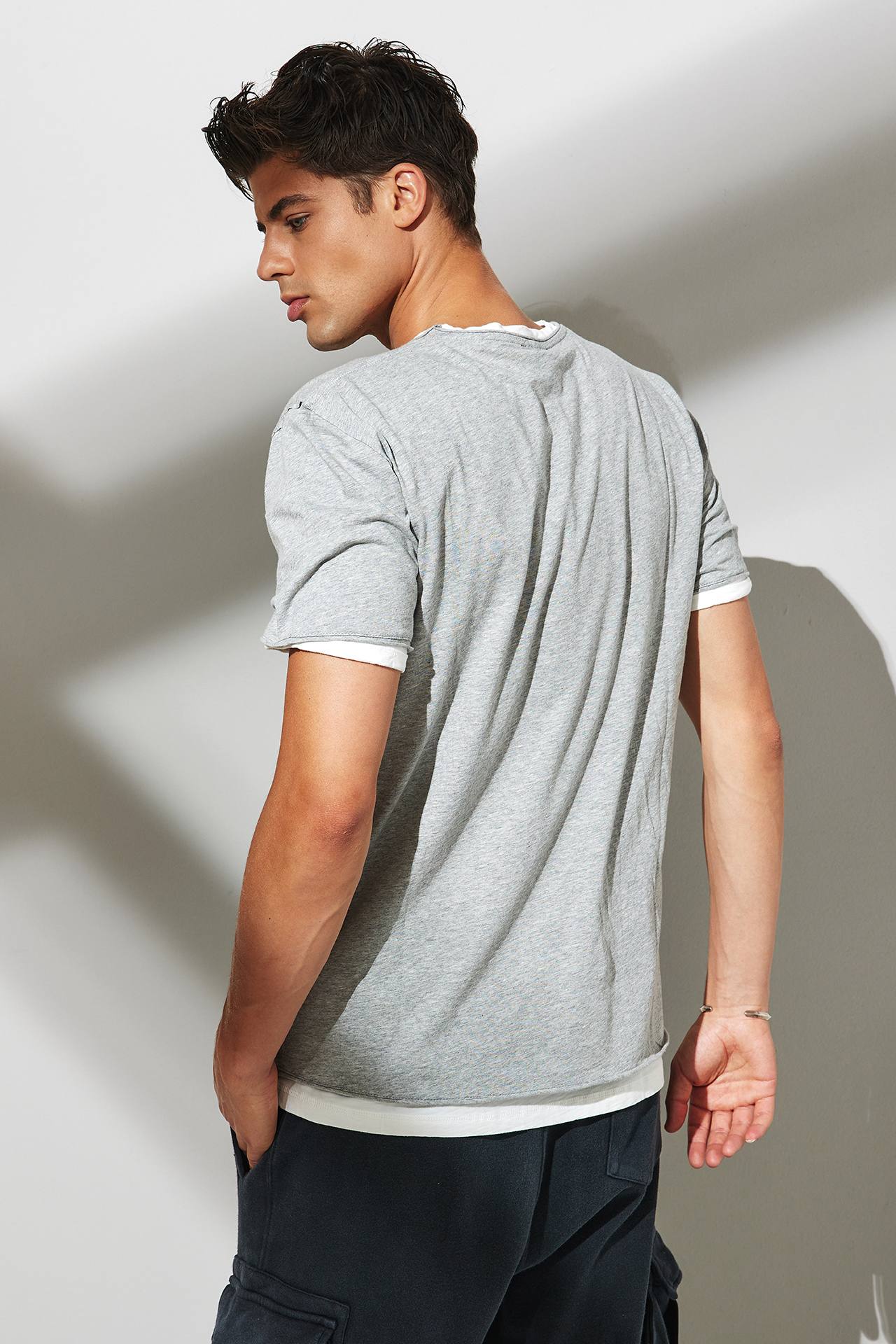 ORGANIC FINE JERSEY RAW CUT NECK TEE