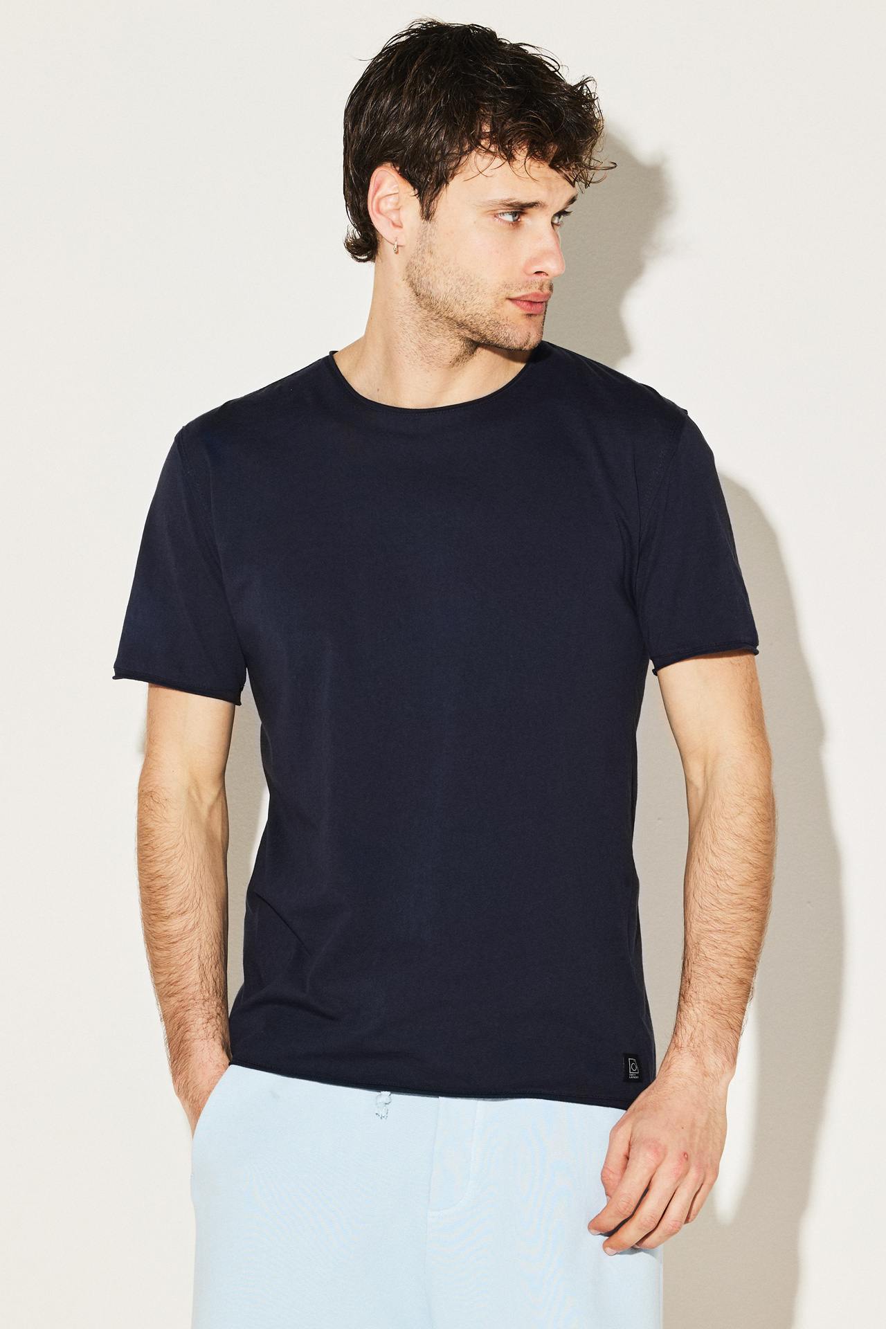 ORGANIC FINE JERSEY RAW CUT NECK TEE