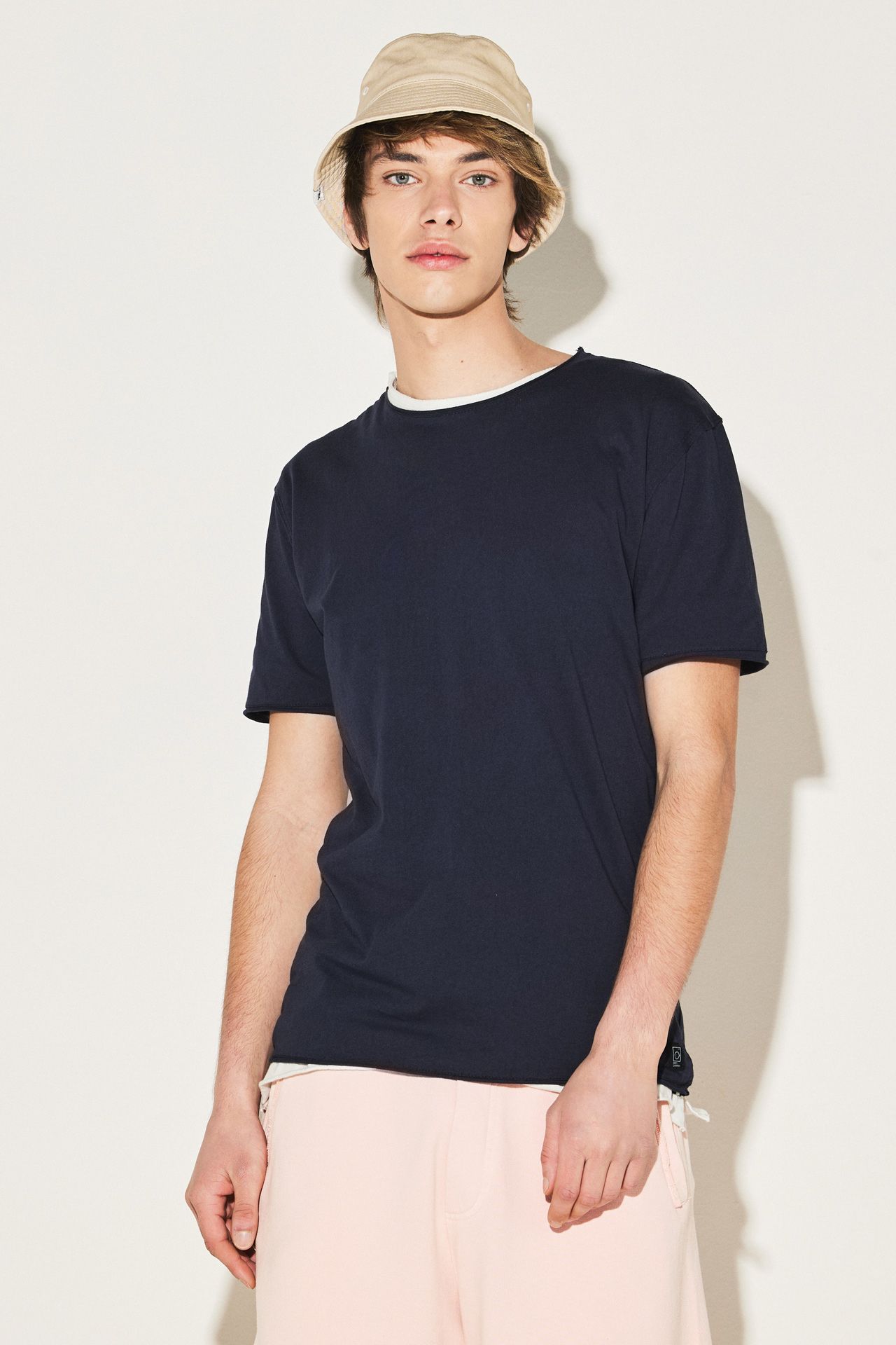 ORGANIC FINE JERSEY RAW CUT NECK TEE