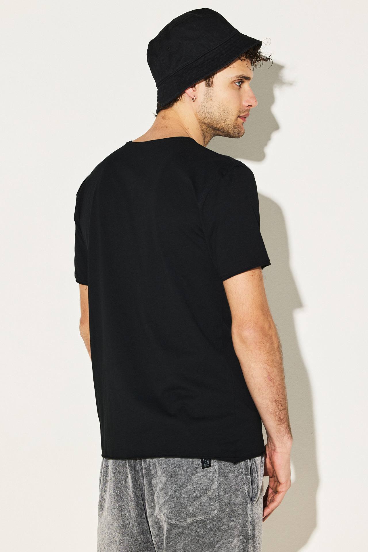 ORGANIC FINE JERSEY RAW CUT NECK TEE