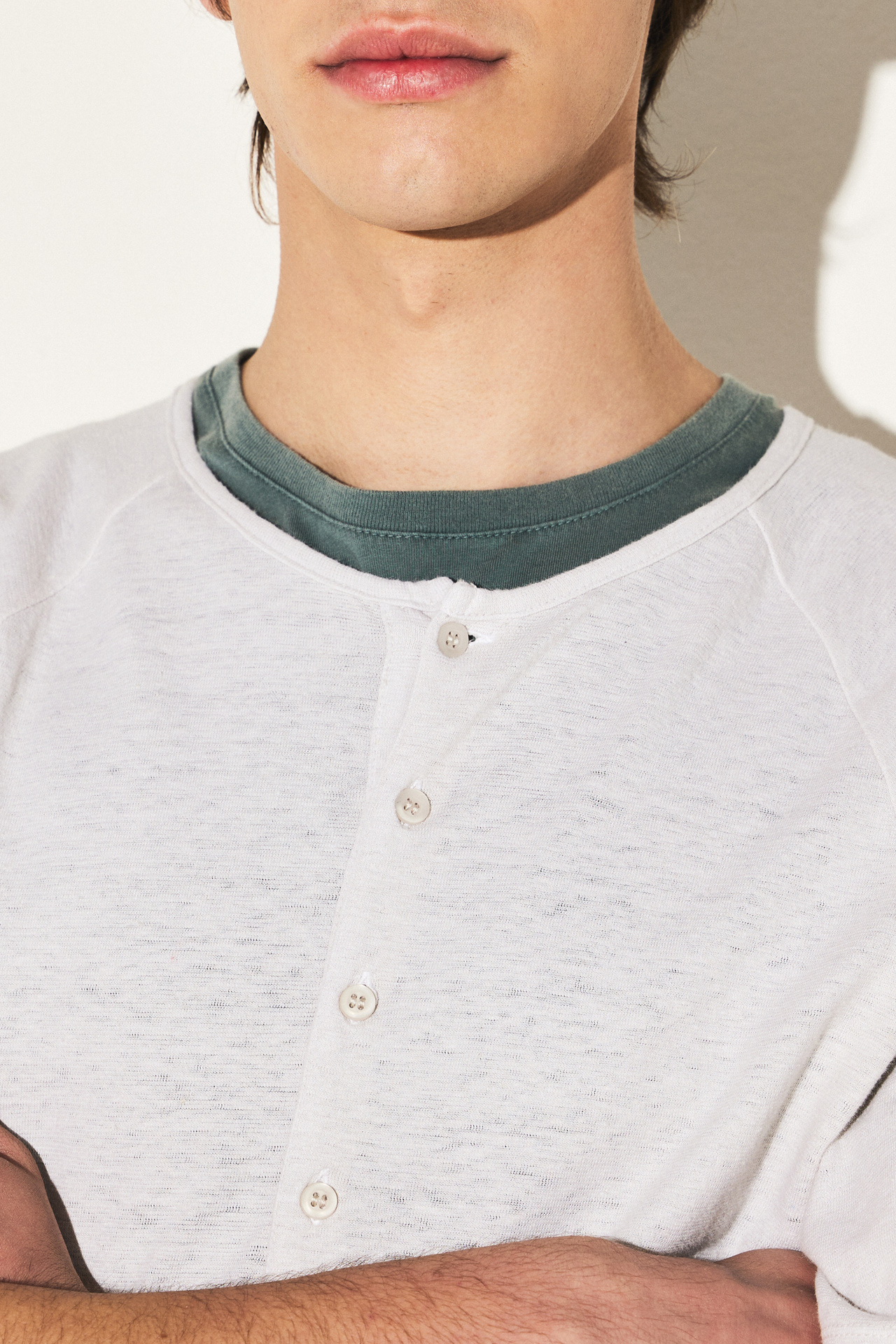 LINEN FRONT PLACKET RAGLAN TEE