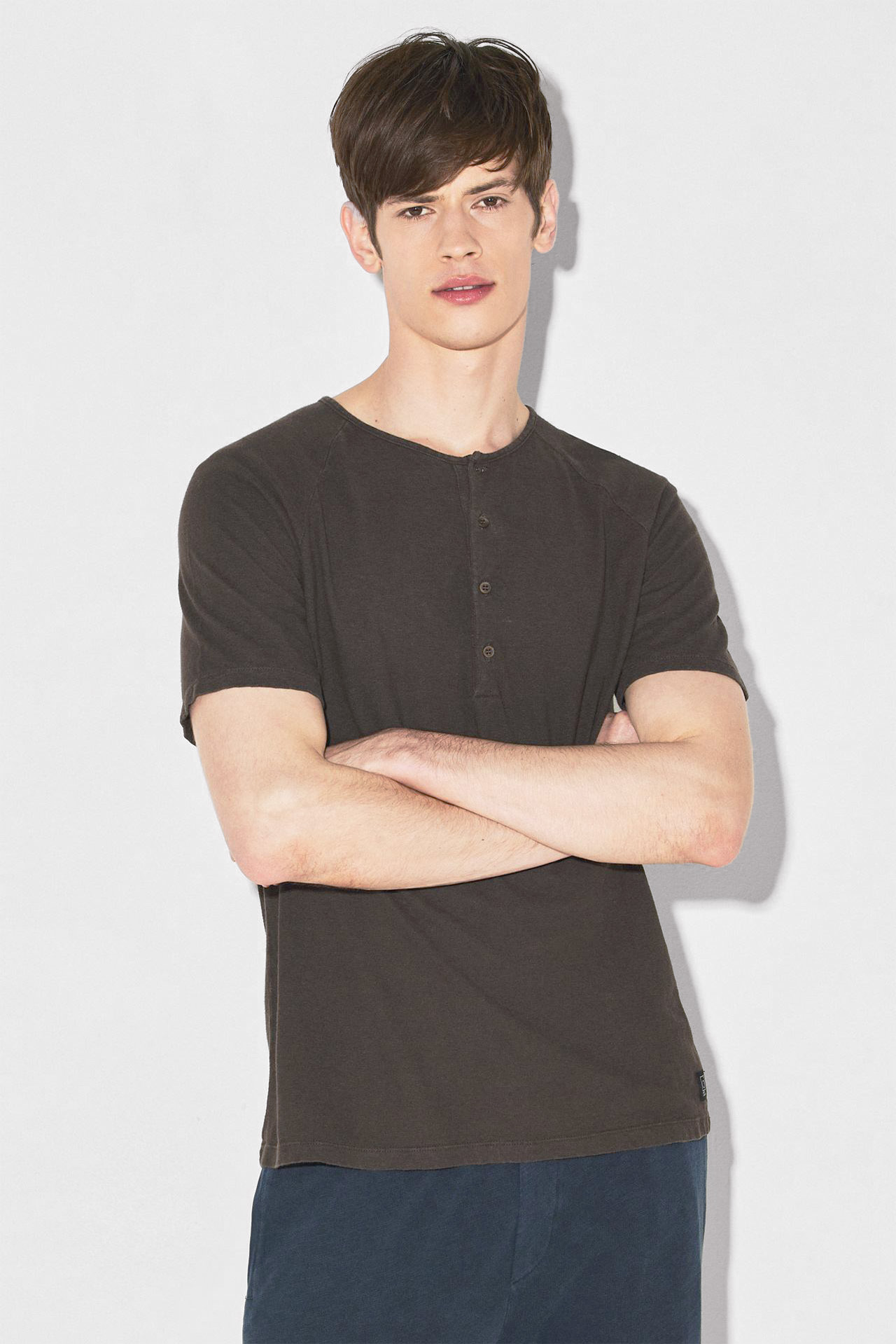 LINEN FRONT PLACKET RAGLAN TEE