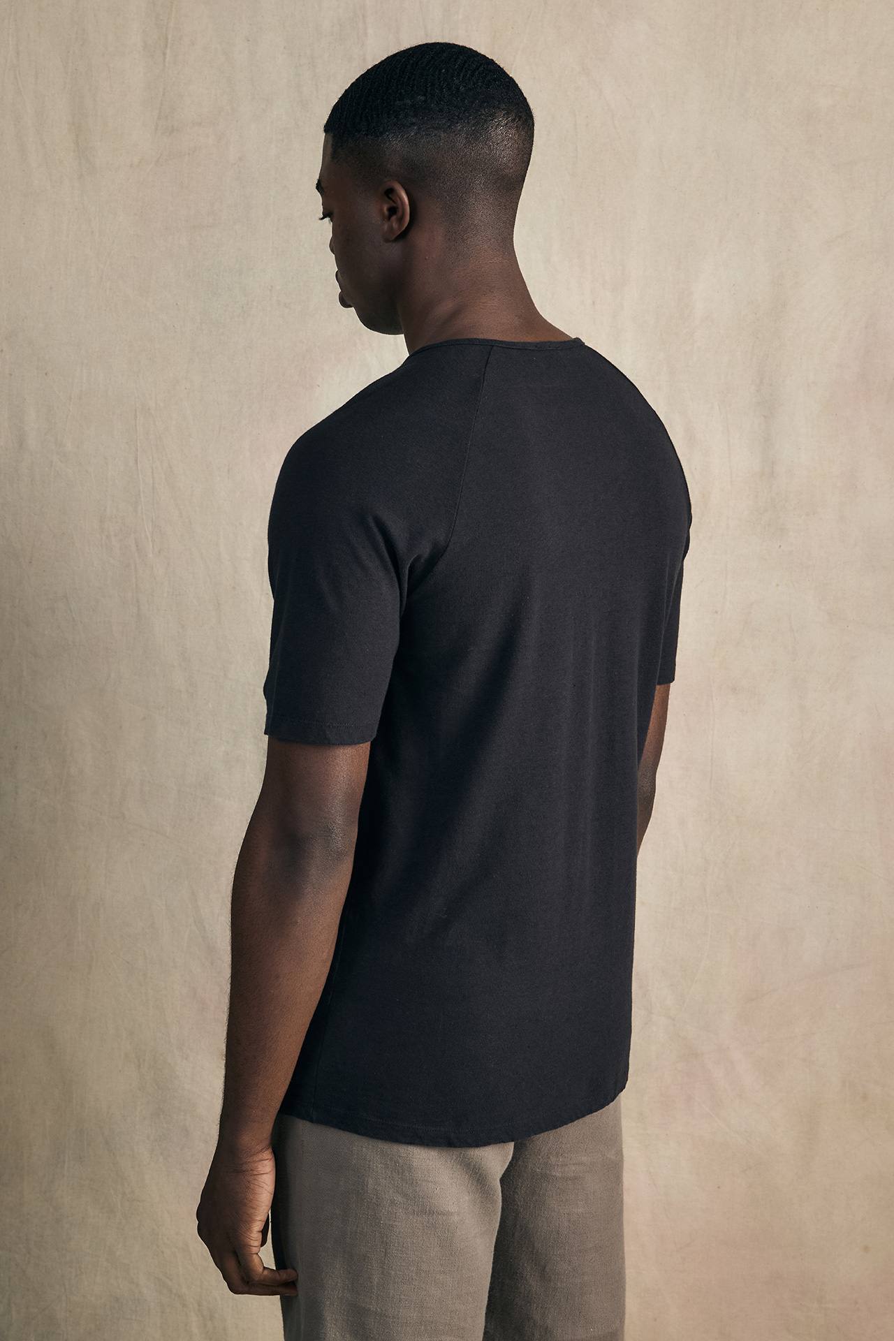 LINEN FRONT PLACKET RAGLAN TEE