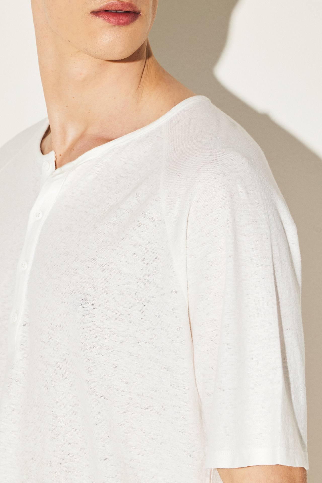 LINEN FRONT PLACKET RAGLAN TEE