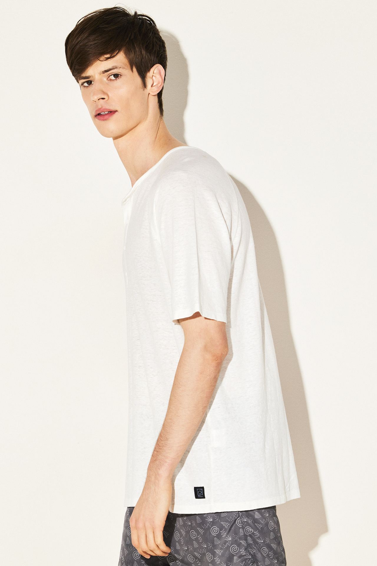 LINEN FRONT PLACKET RAGLAN TEE