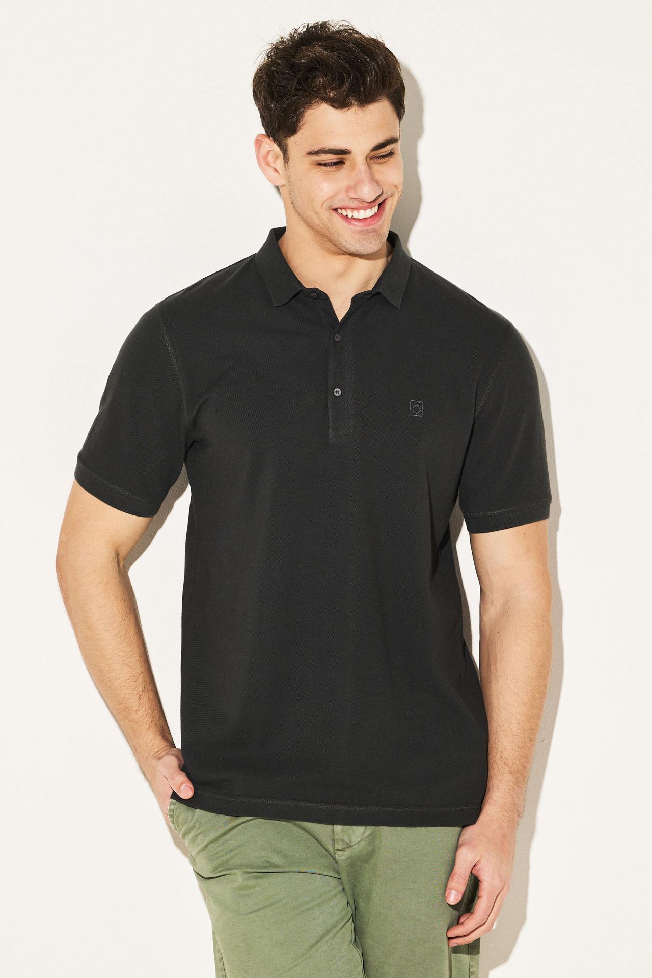 ESSENTIAL POLO TEE