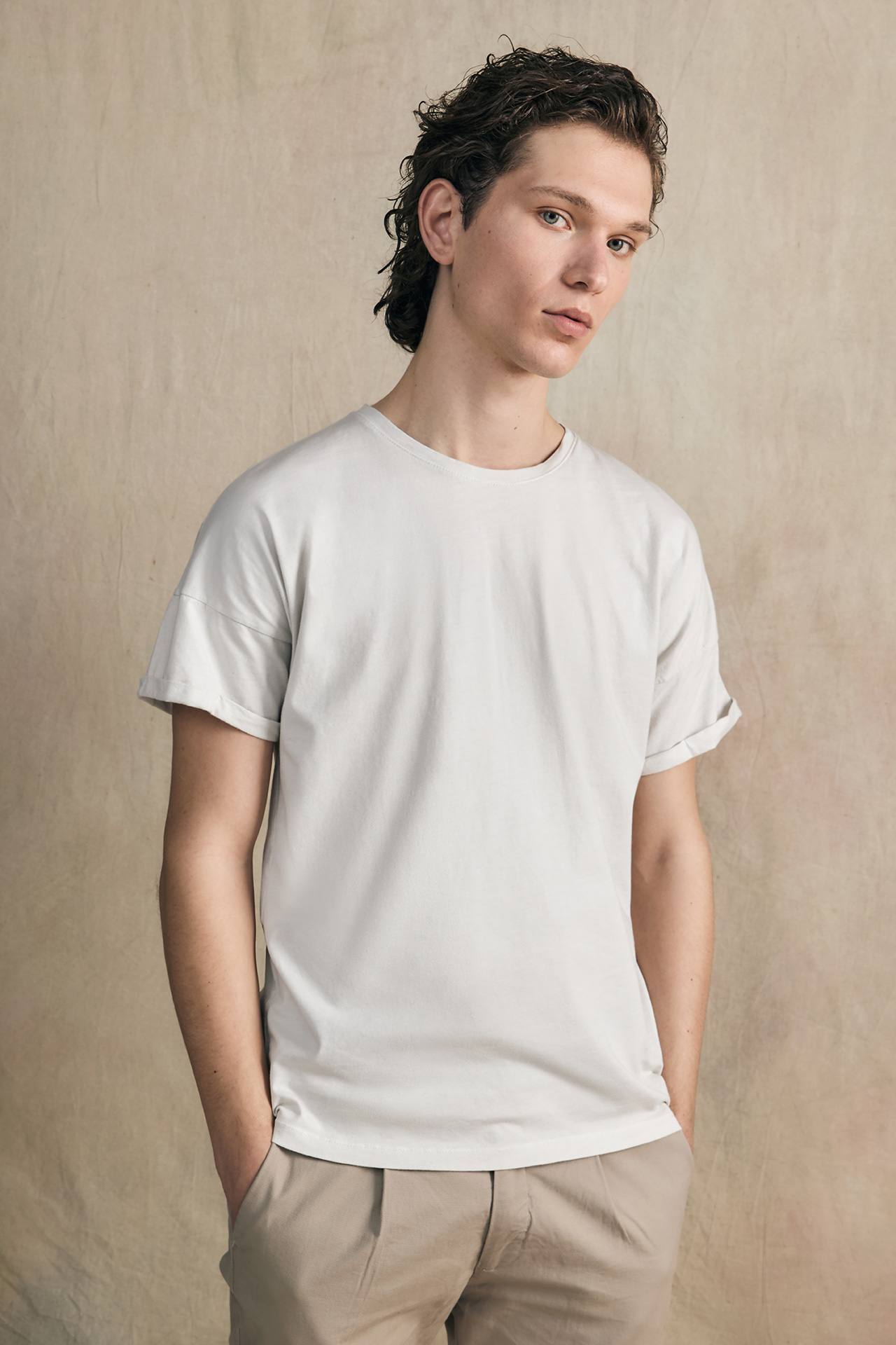 ROLLED SLEEVE TEE