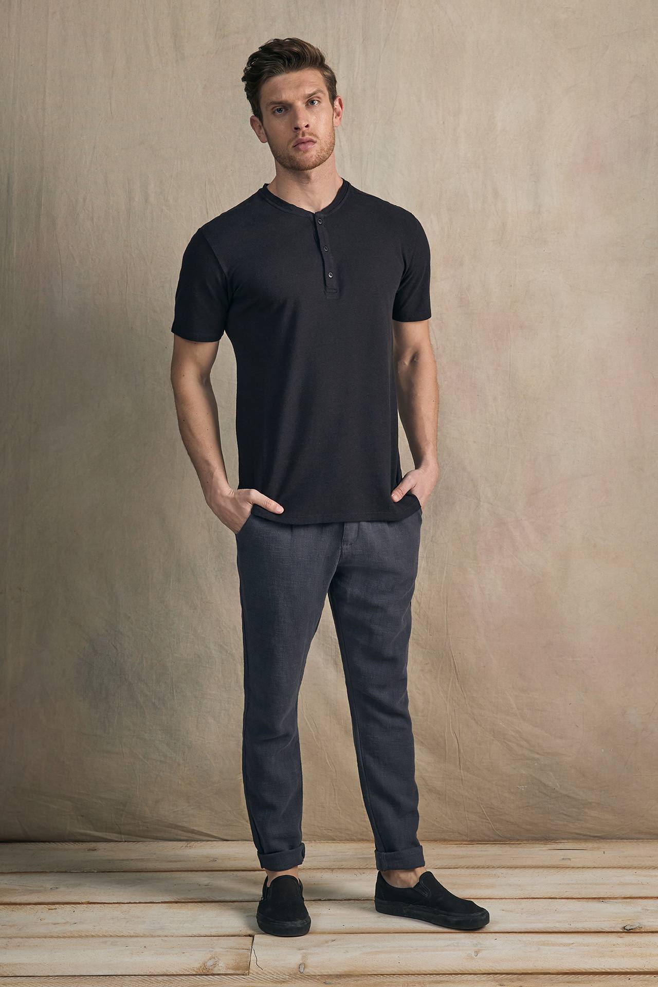 THREE BUTTON PLACKET LINEN TEE