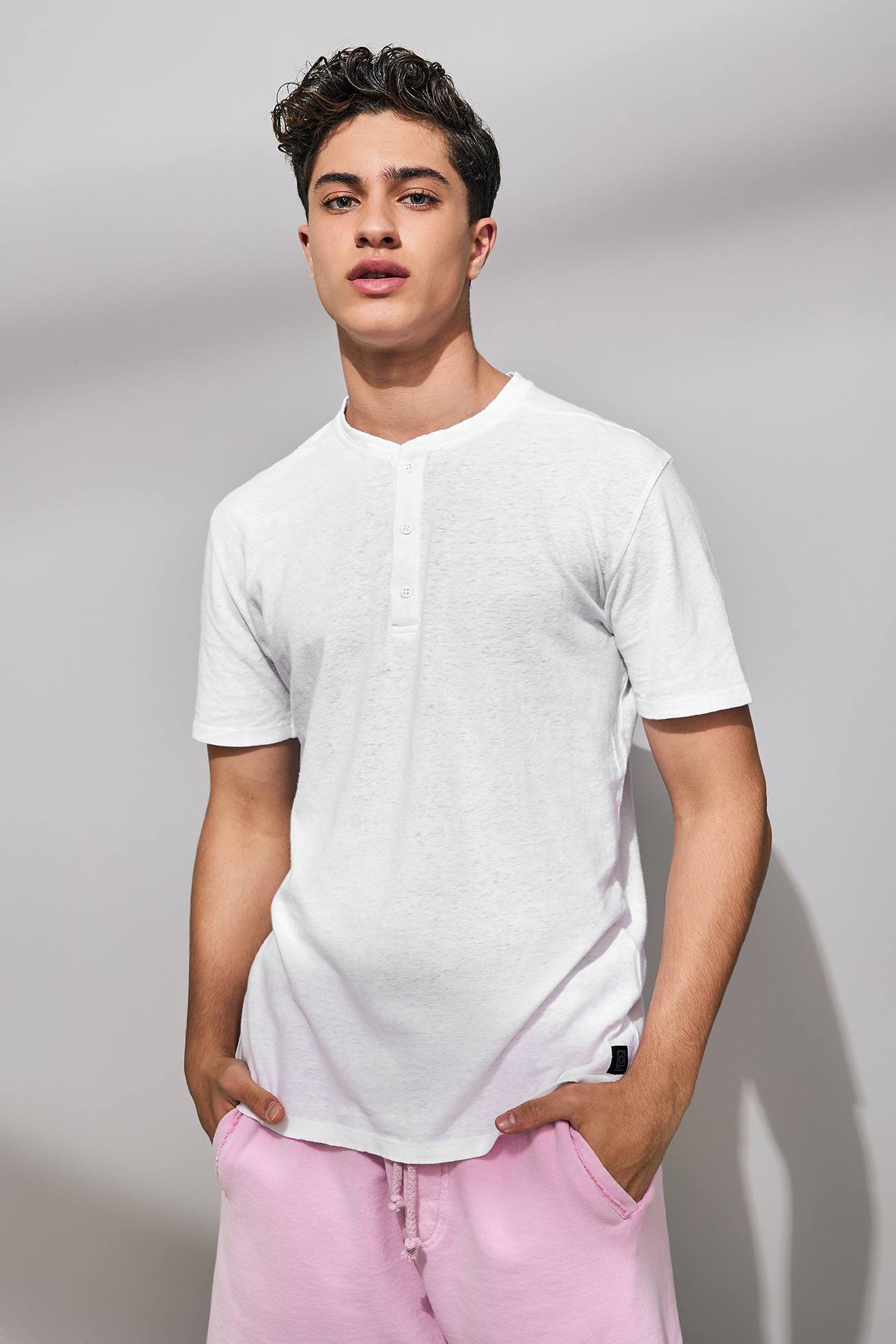 THREE BUTTON PLACKET LINEN TEE
