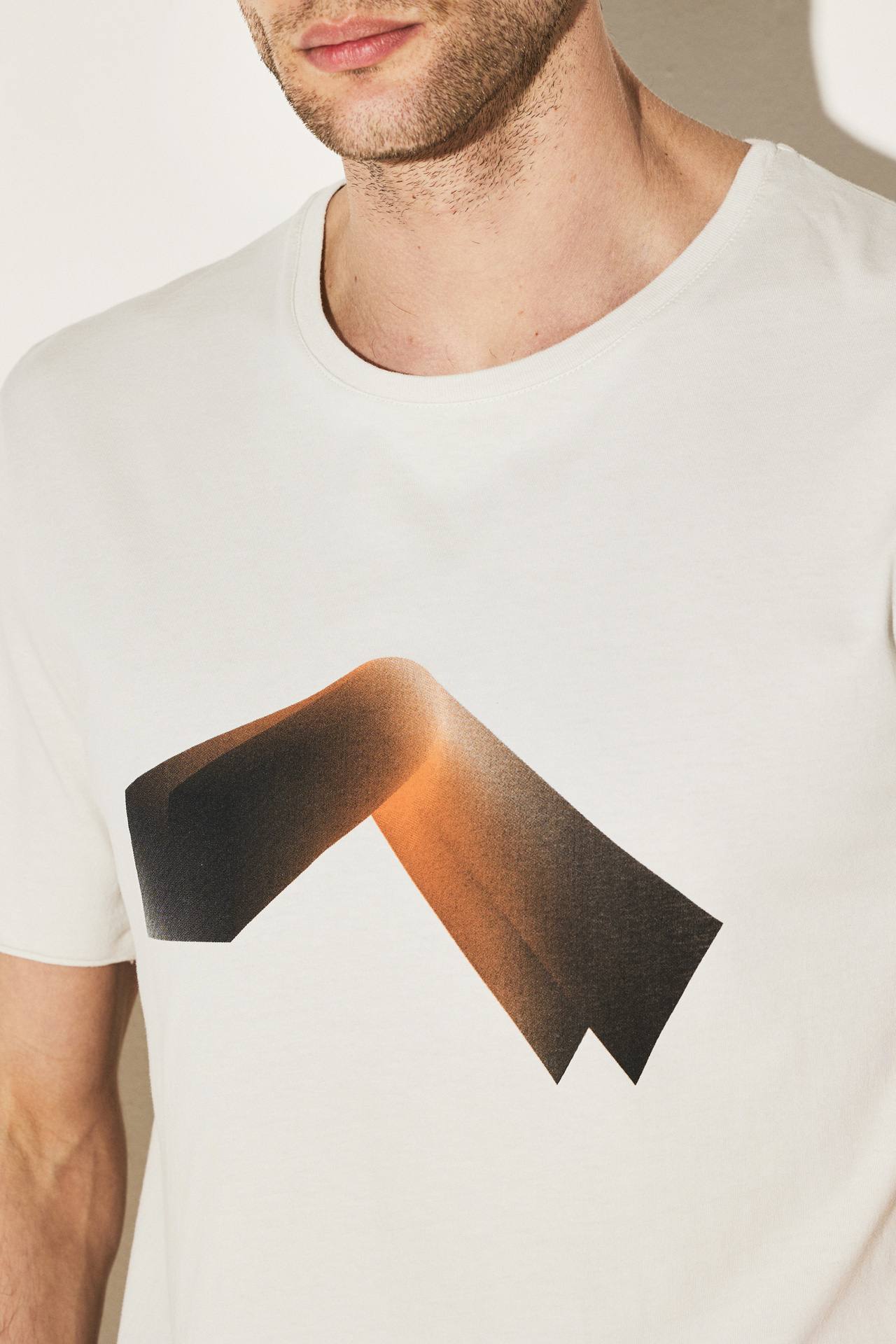 GRADIENT NOW T-SHIRT