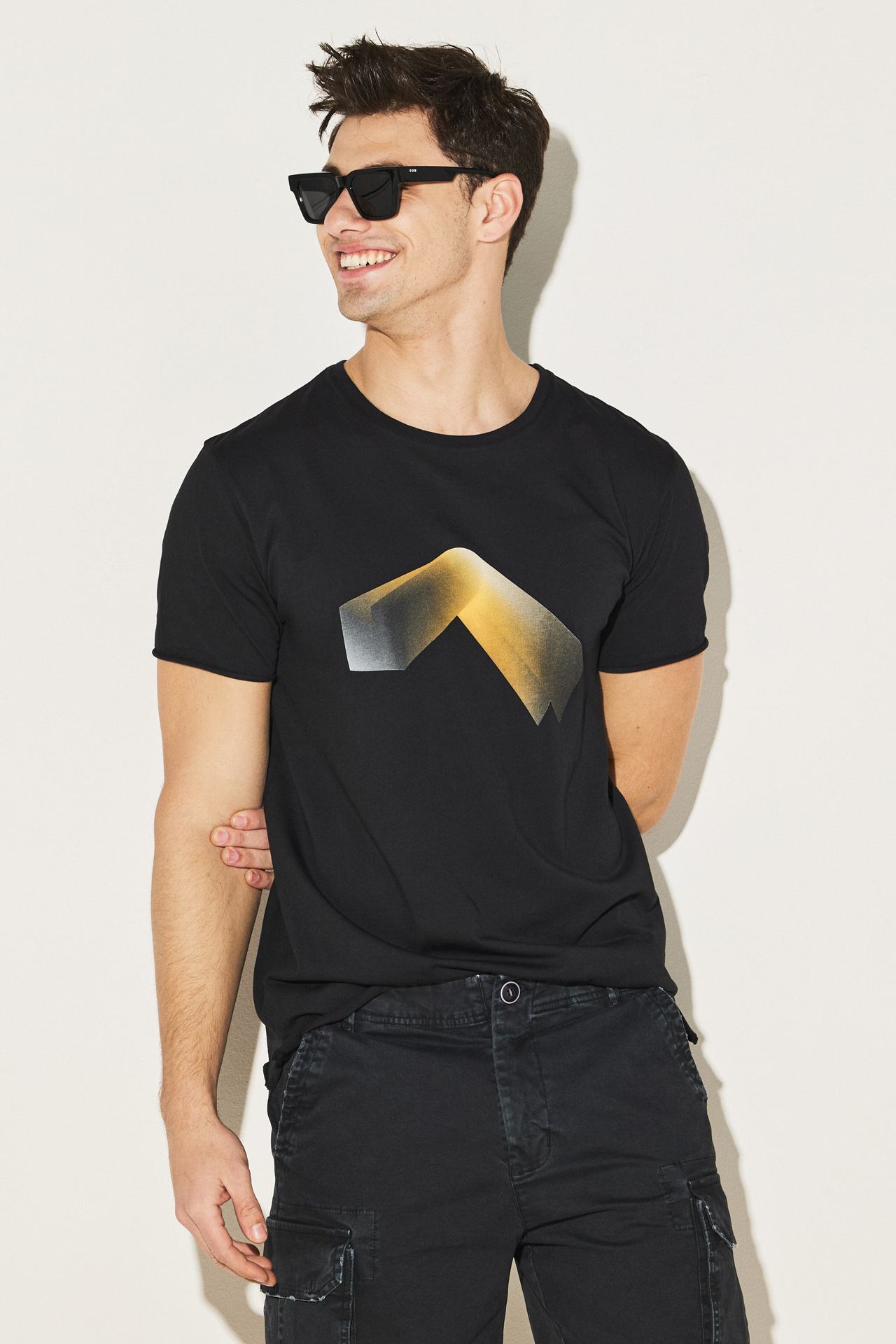 GRADIENT NOW T-SHIRT