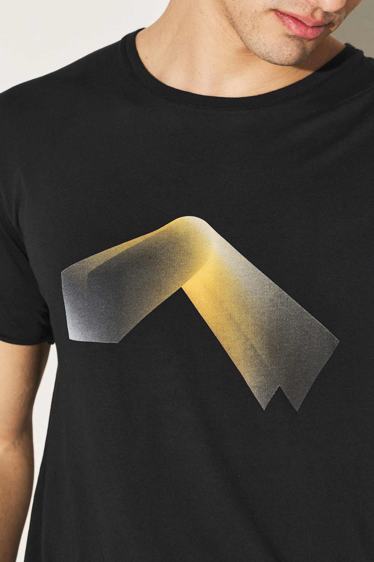 GRADIENT NOW T-SHIRT
