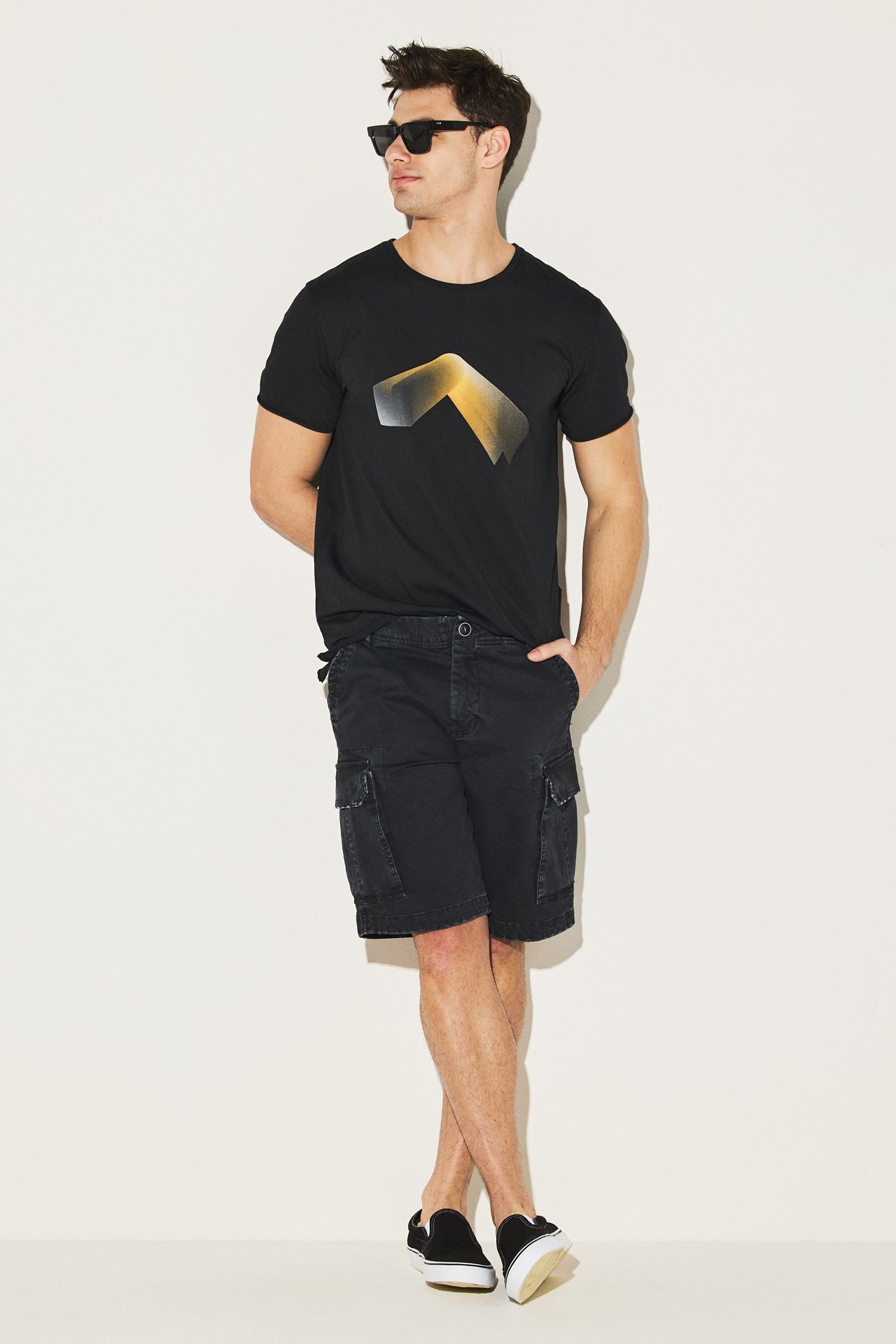 GRADIENT NOW T-SHIRT