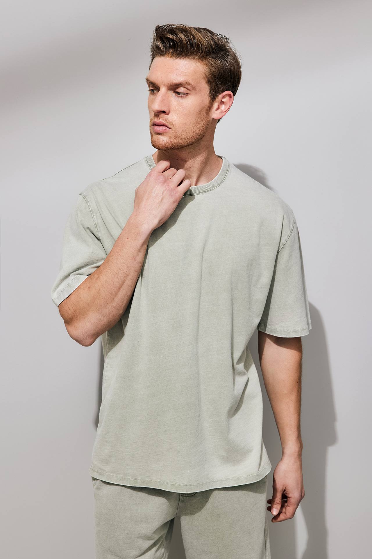 RIB NECK OVERSIZED TEE