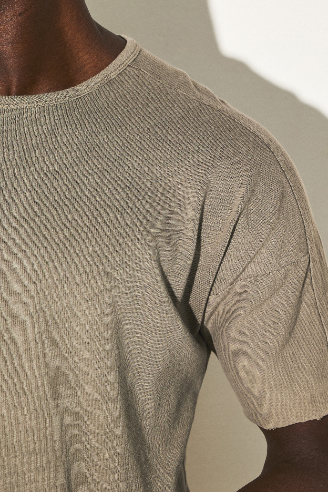 HEAVY SLUB SHOULDER DETAIL RELAXED TEE