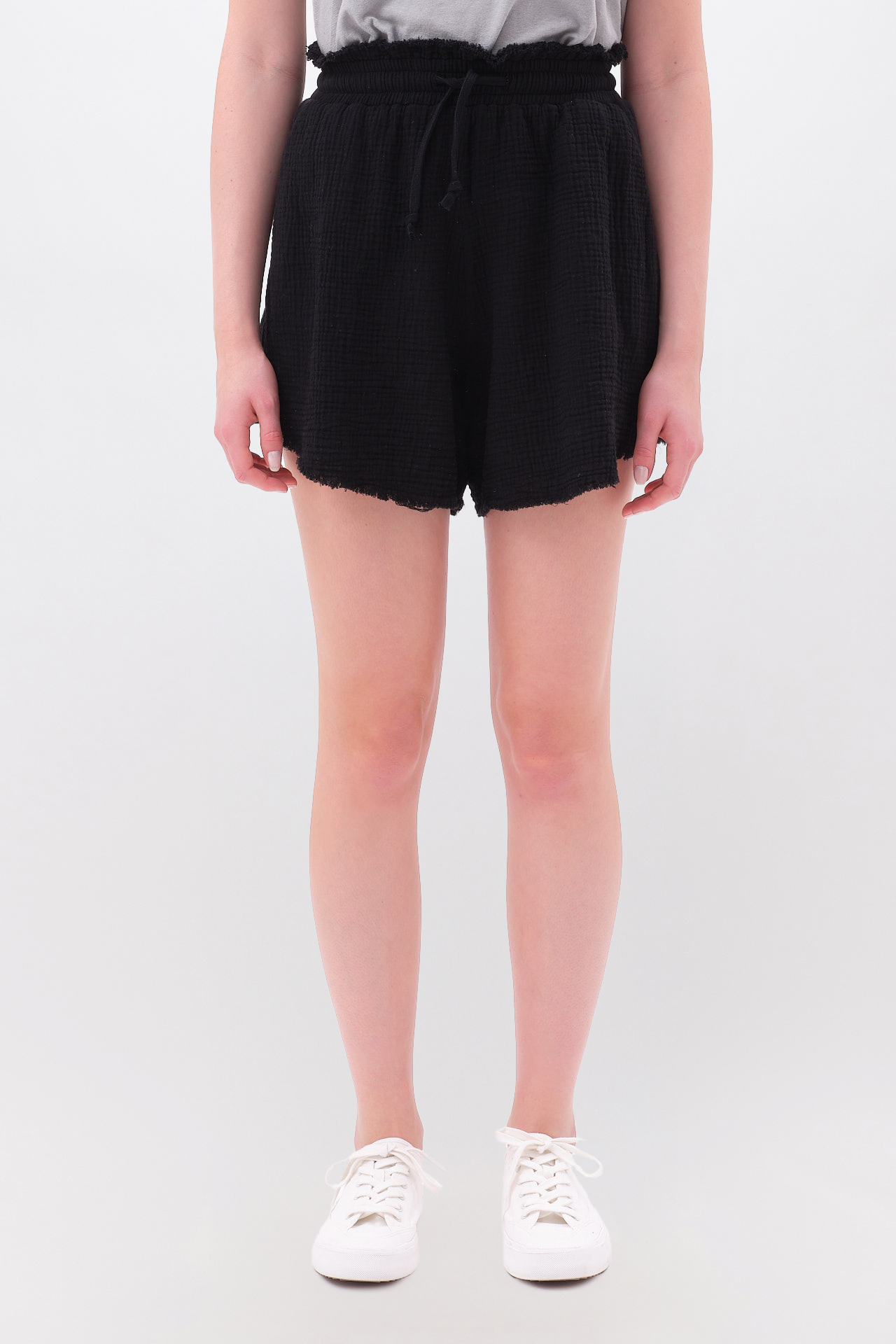 RELAXED SHORTS WITH RAW EDGES