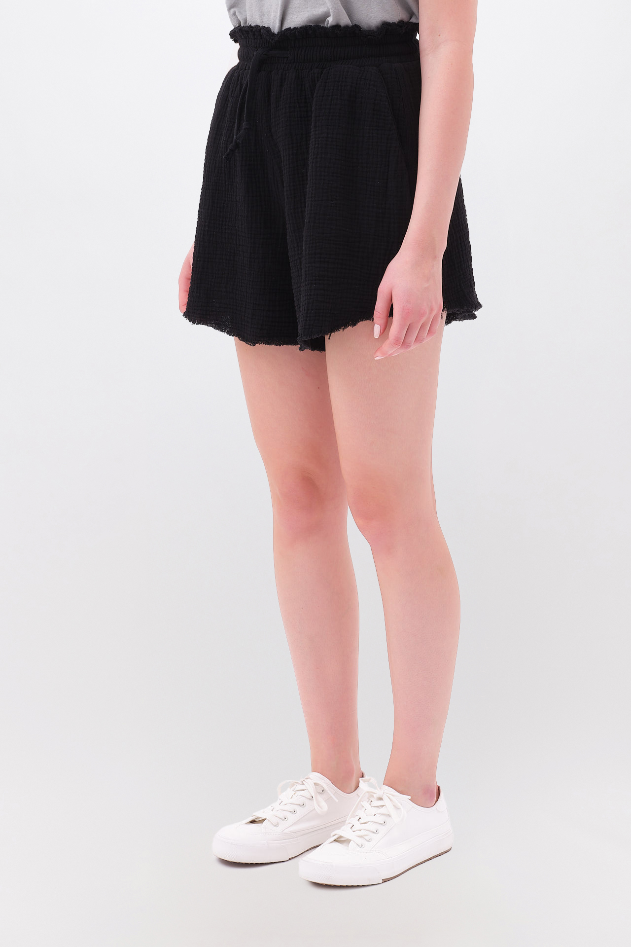 RELAXED SHORTS WITH RAW EDGES