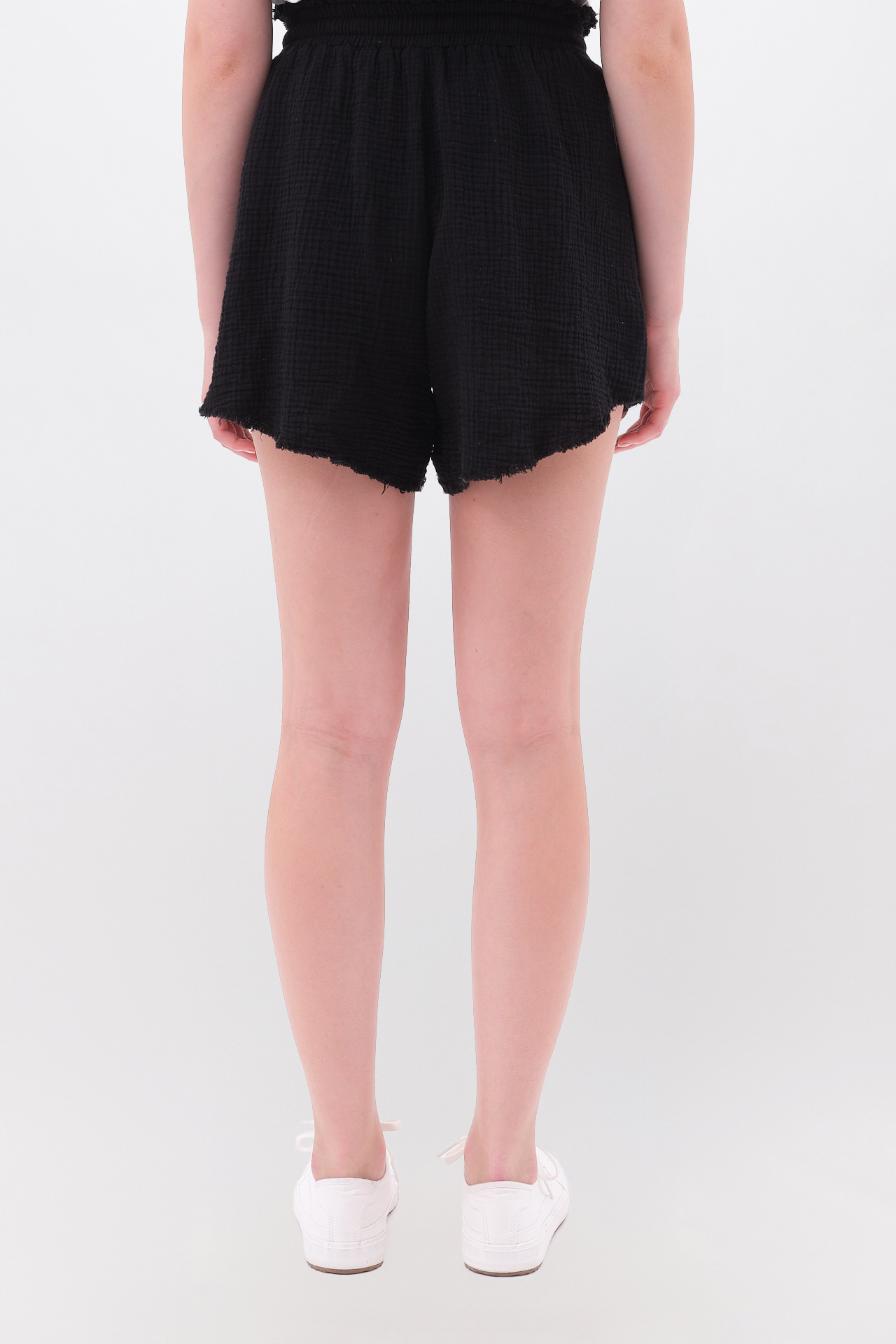 RELAXED SHORTS WITH RAW EDGES