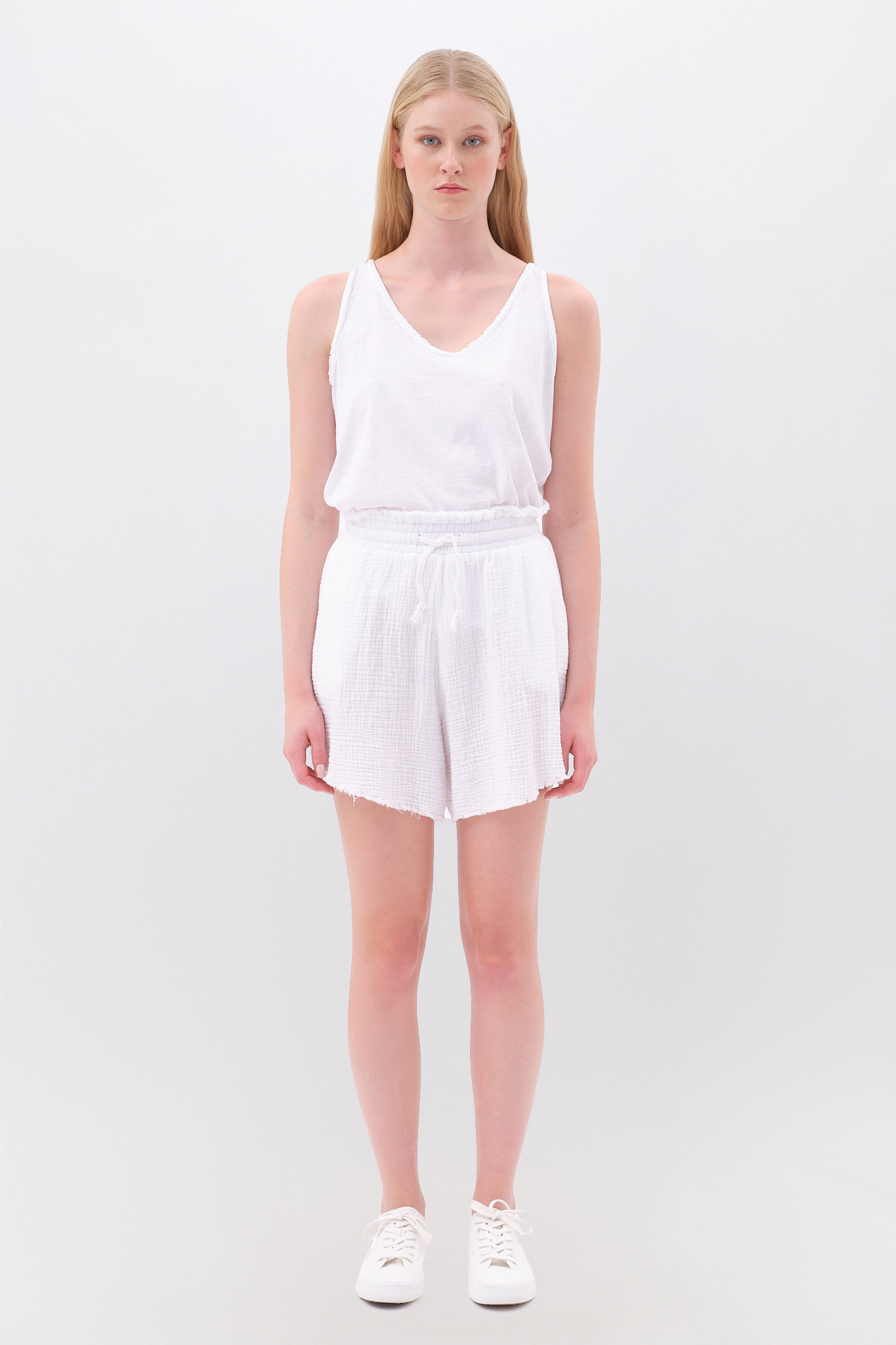 RELAXED SHORTS WITH RAW EDGES