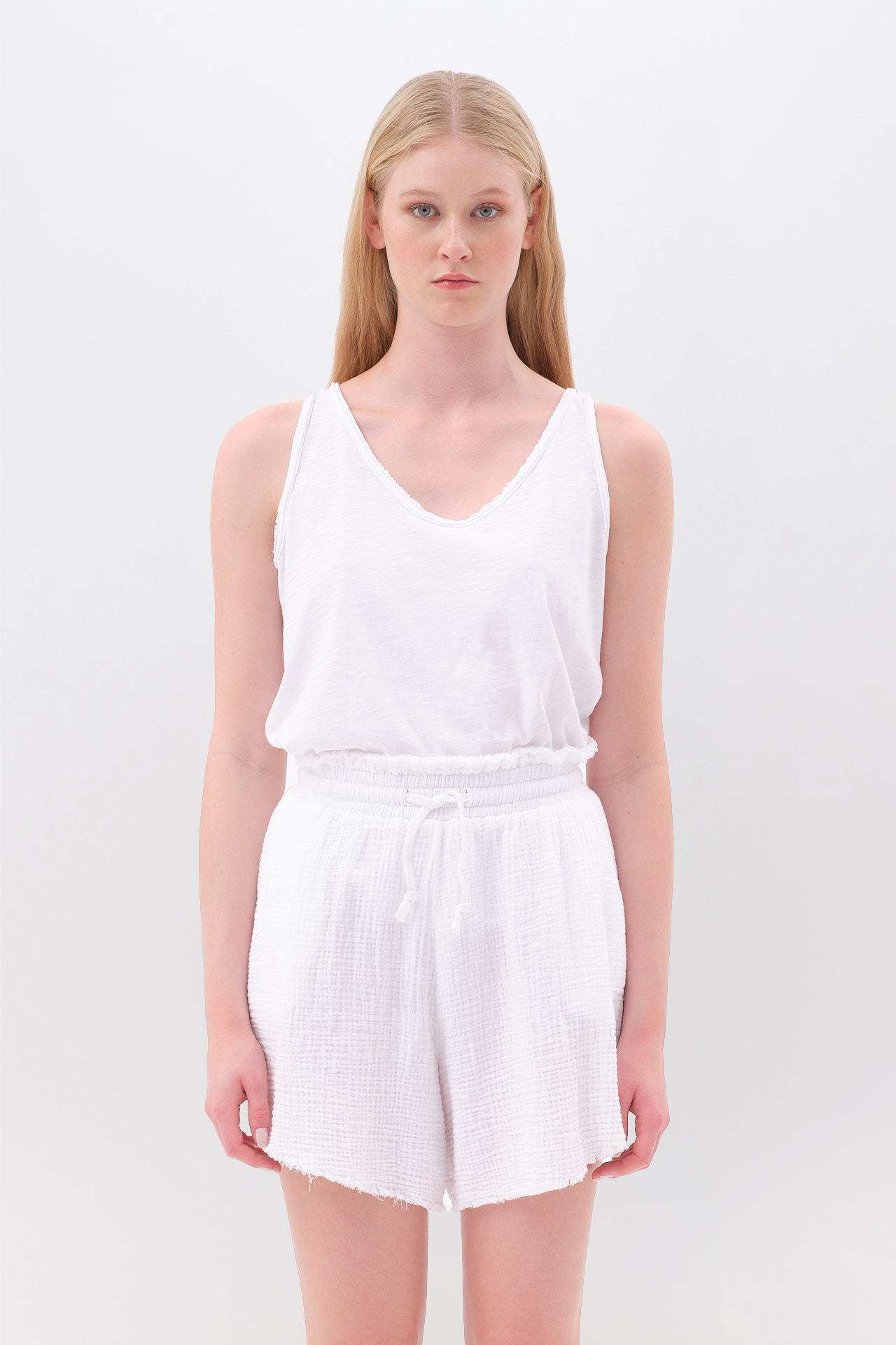 RELAXED SHORTS WITH RAW EDGES