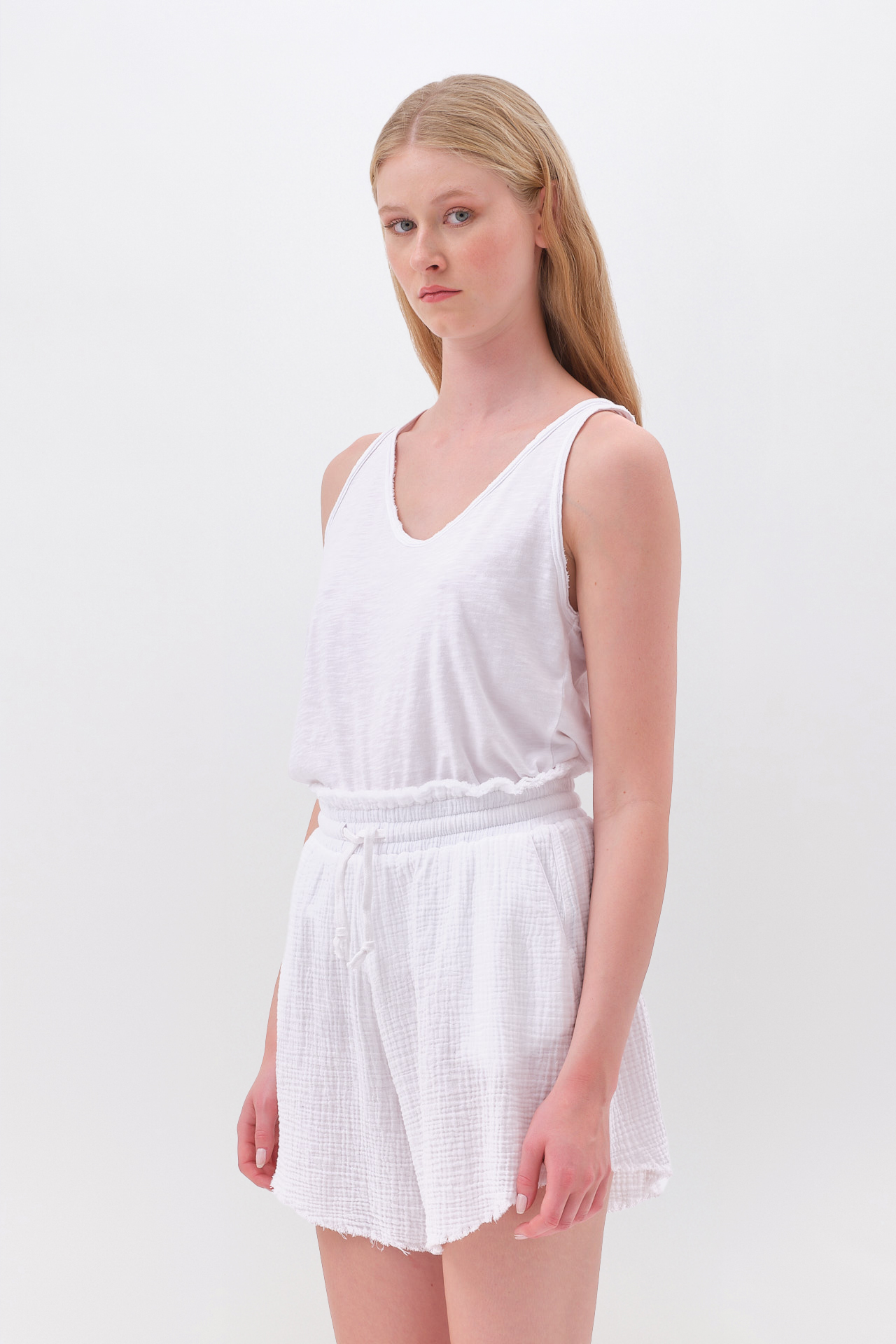 RELAXED SHORTS WITH RAW EDGES
