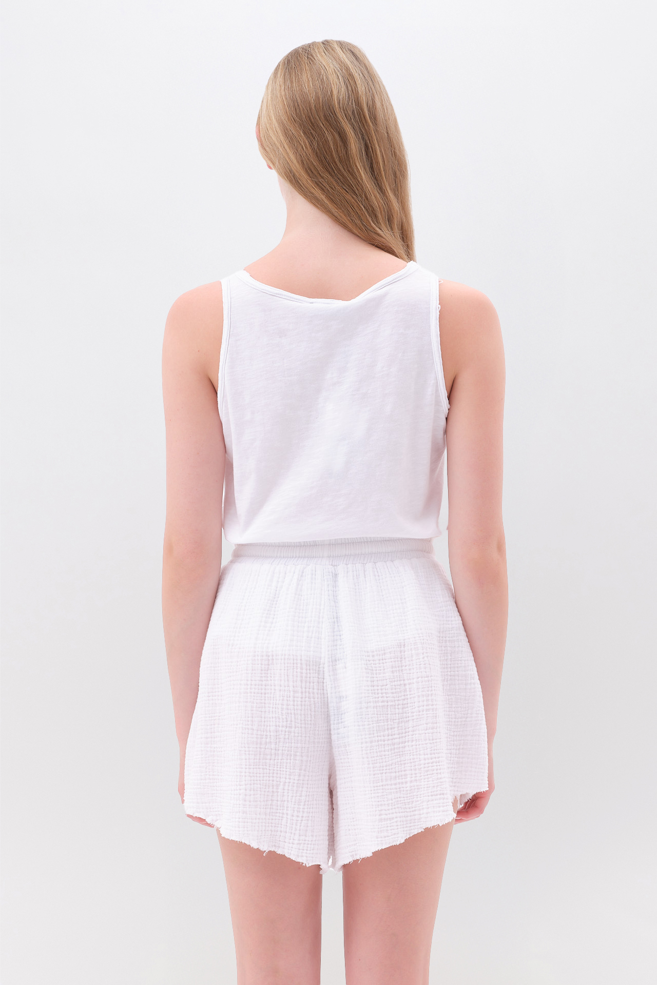 RELAXED SHORTS WITH RAW EDGES
