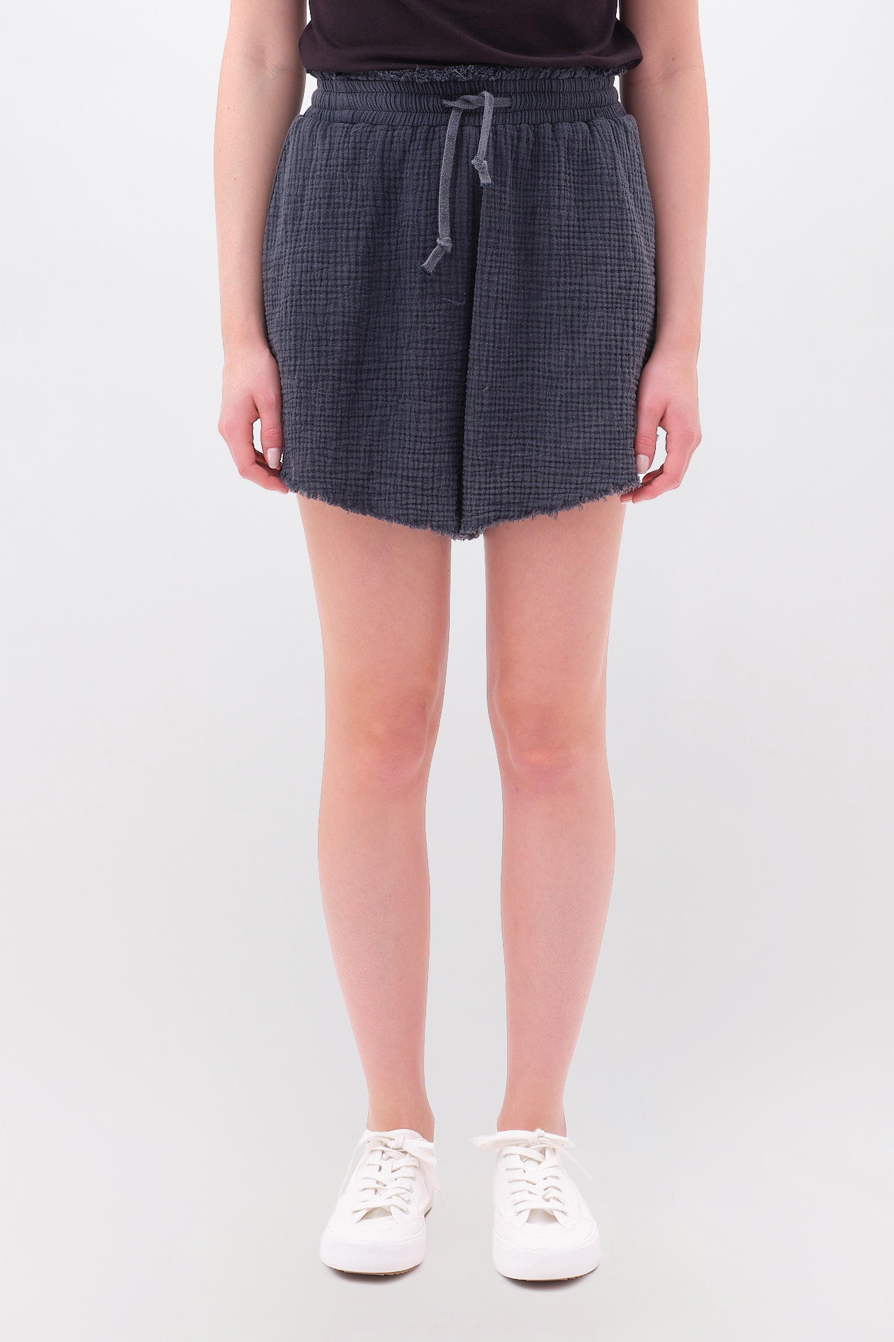 RELAXED SHORTS WITH RAW EDGES