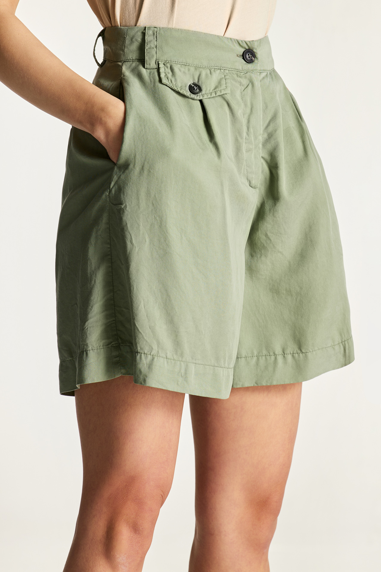 Pleated Relaxed Bermuda