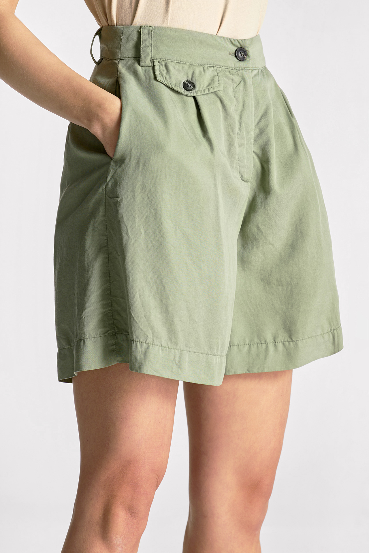 Pleated Relaxed Bermuda