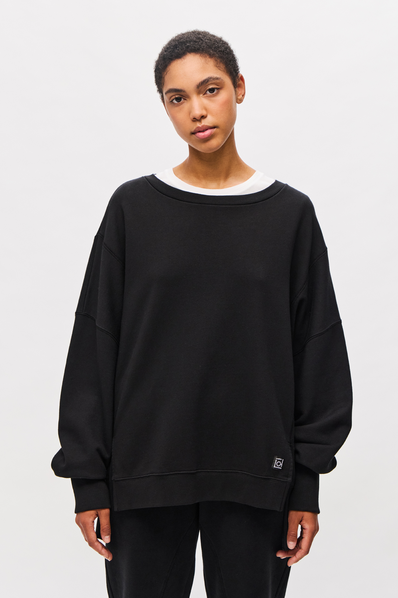 OVERSIZED ASSYMETRIC CREWNECK