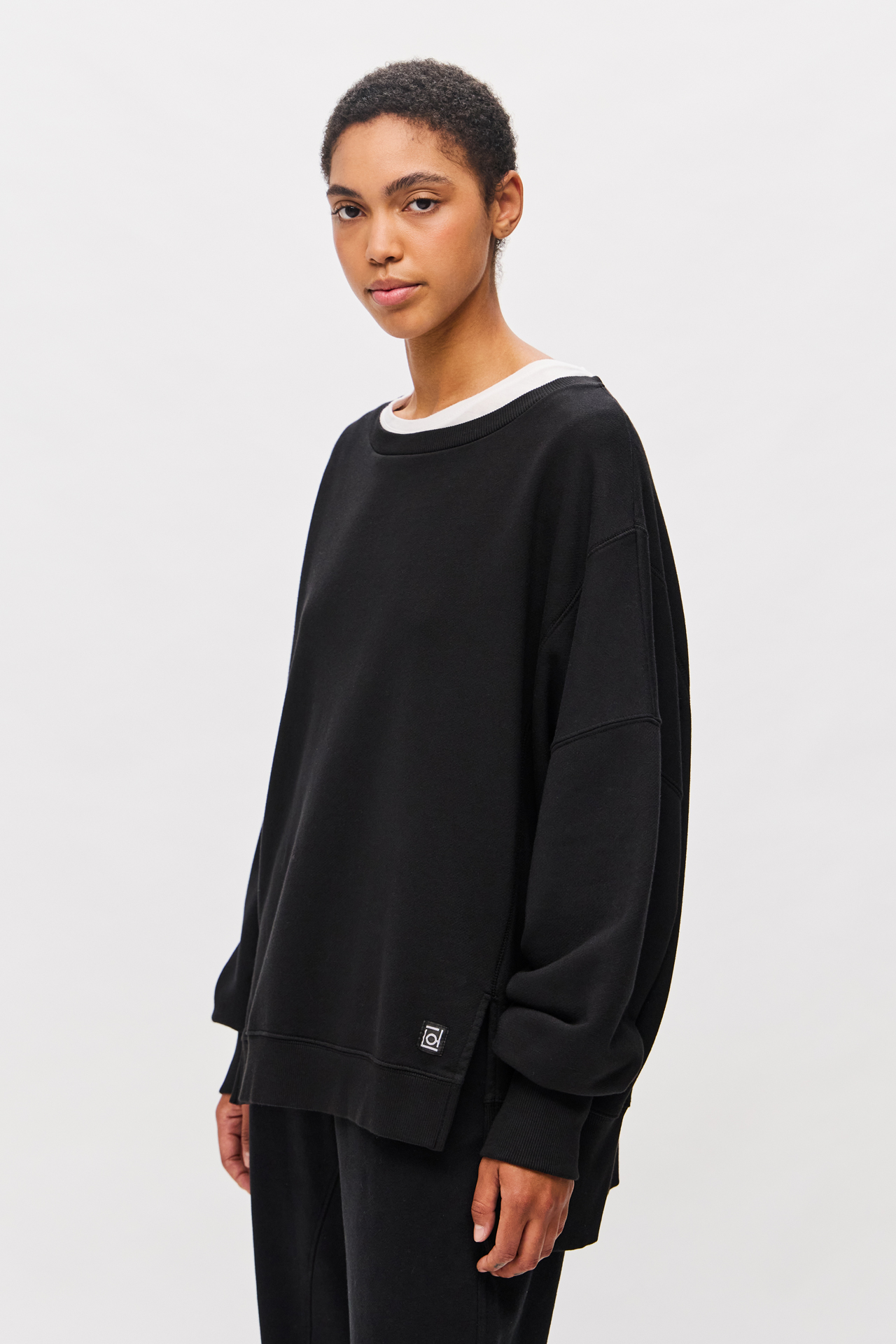 OVERSIZED ASSYMETRIC CREWNECK