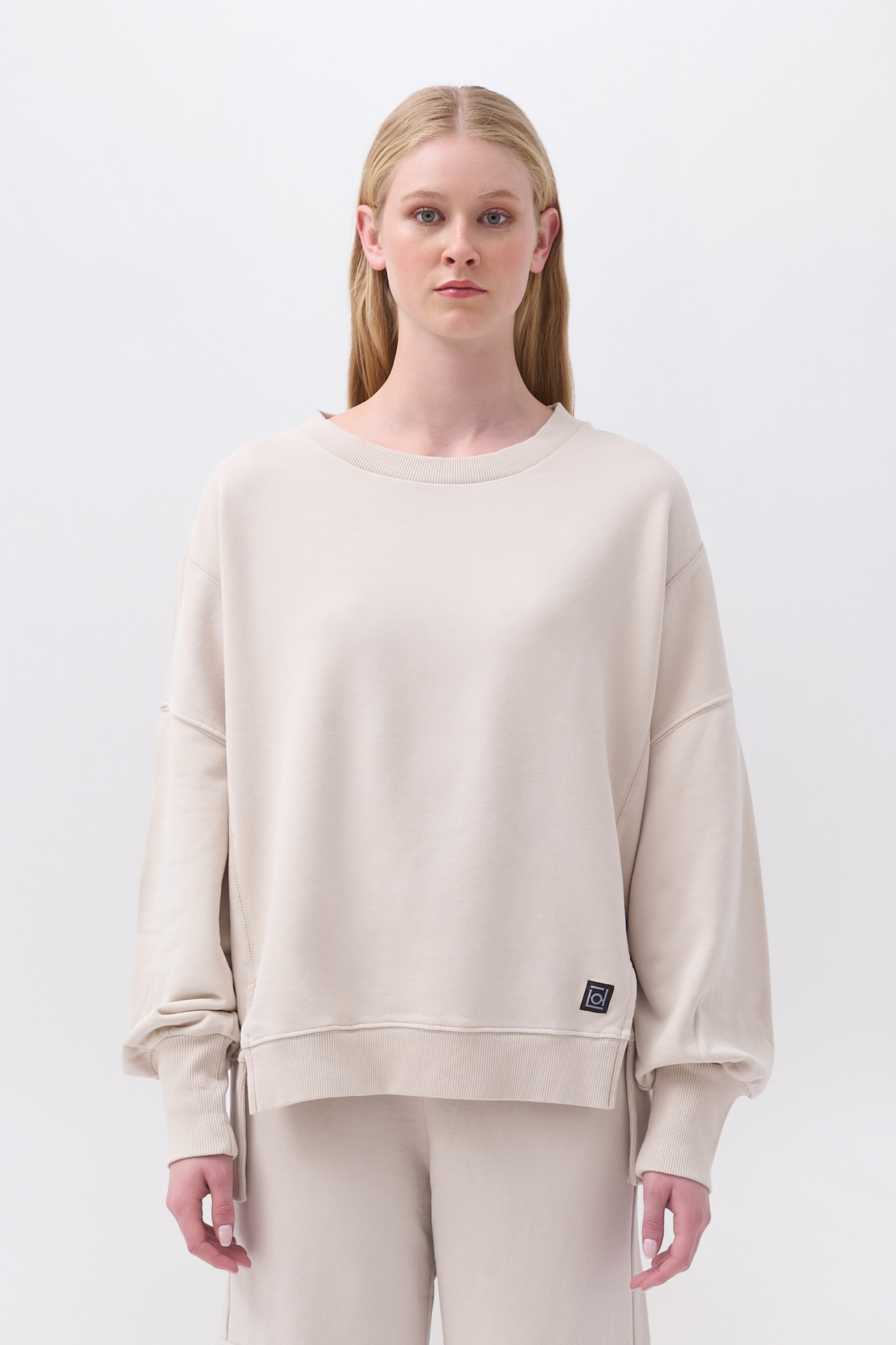 OVERSIZED ASSYMETRIC CREWNECK