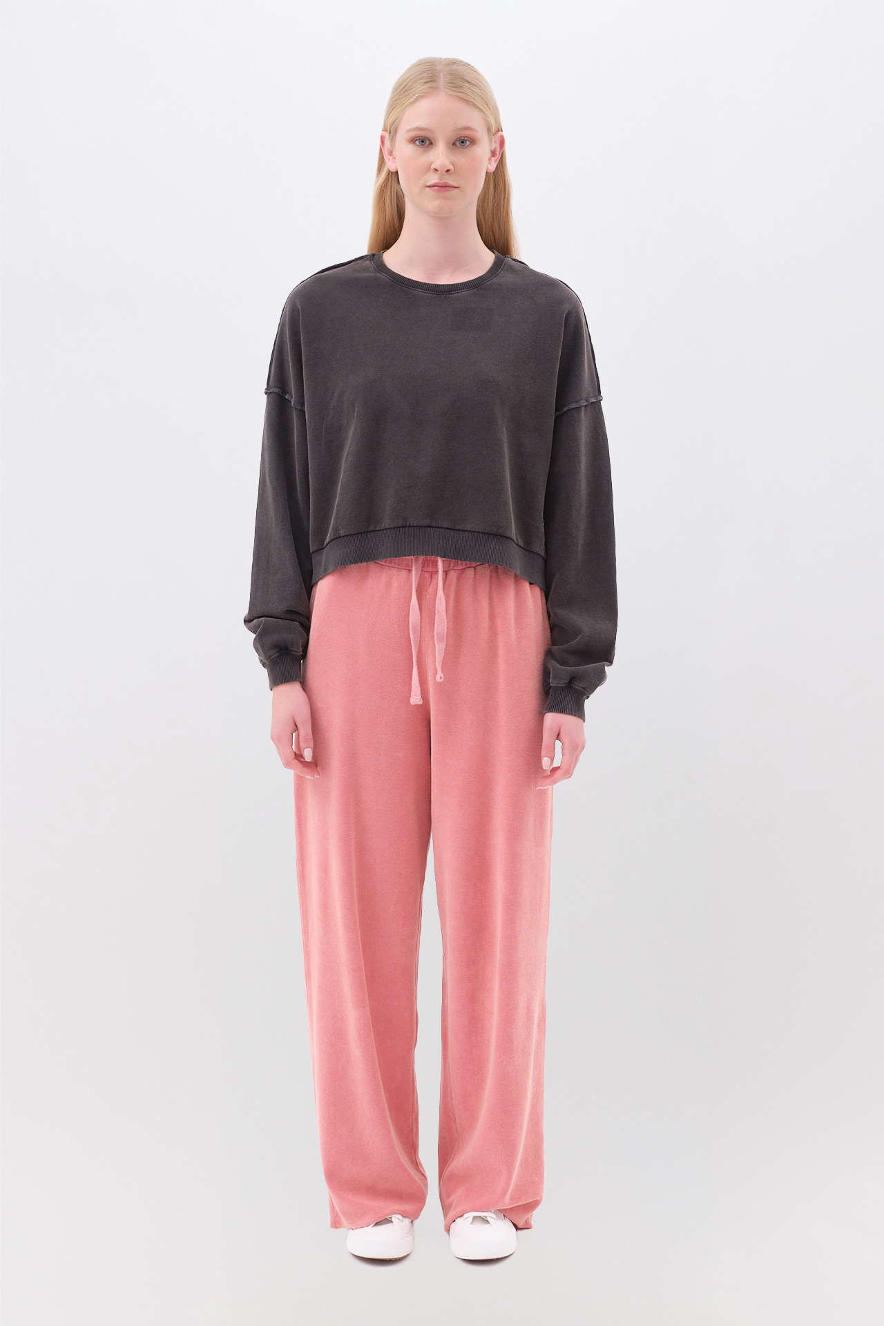 OVERSIZED ASSYMETRIC CREWNECK