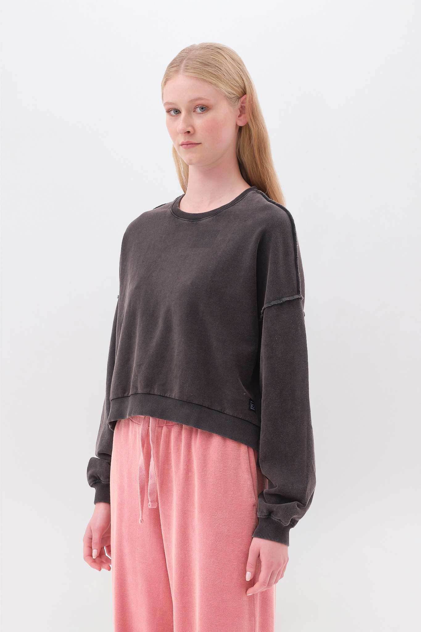 OVERSIZED ASSYMETRIC CREWNECK