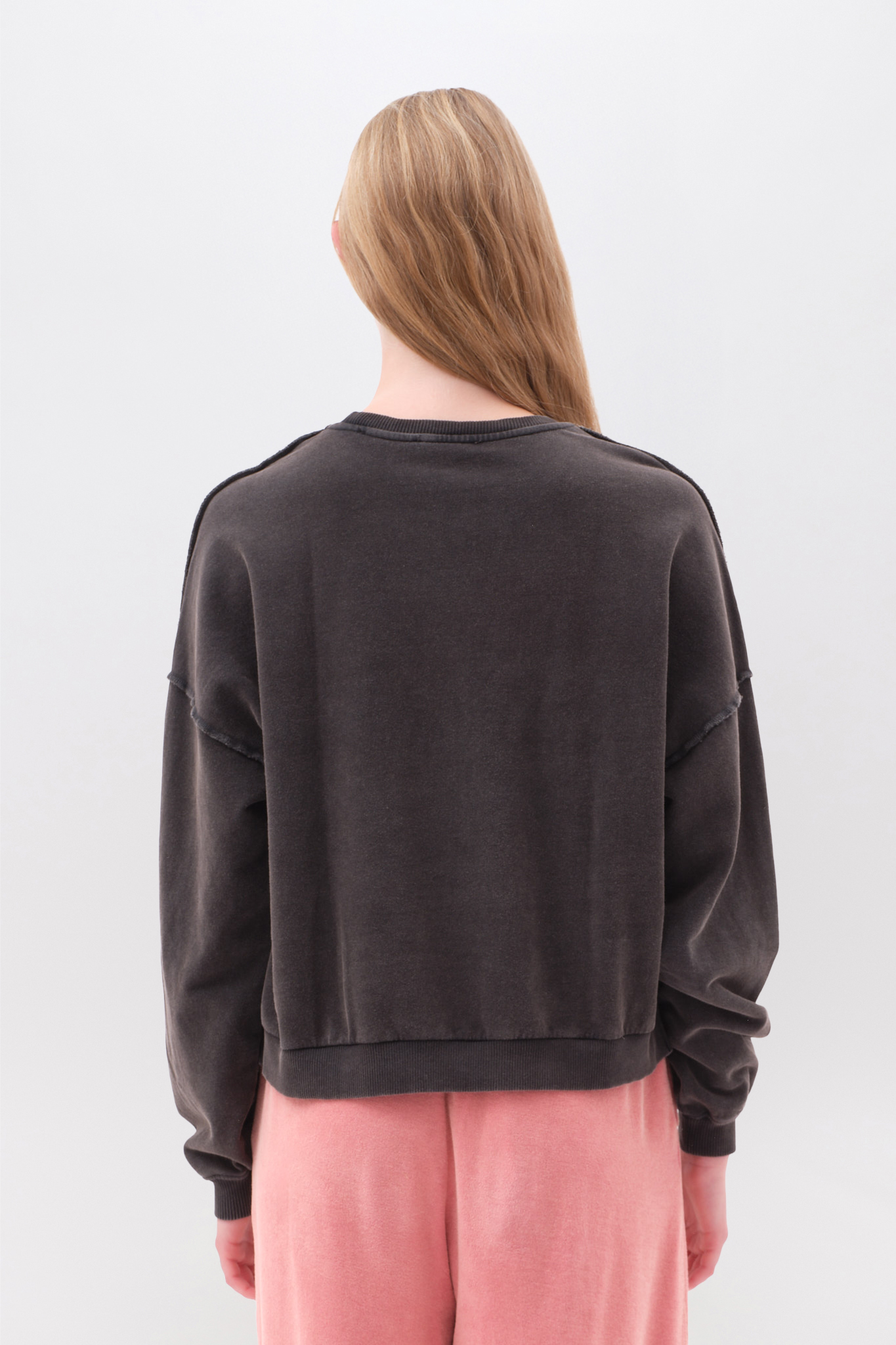 OVERSIZED ASSYMETRIC CREWNECK