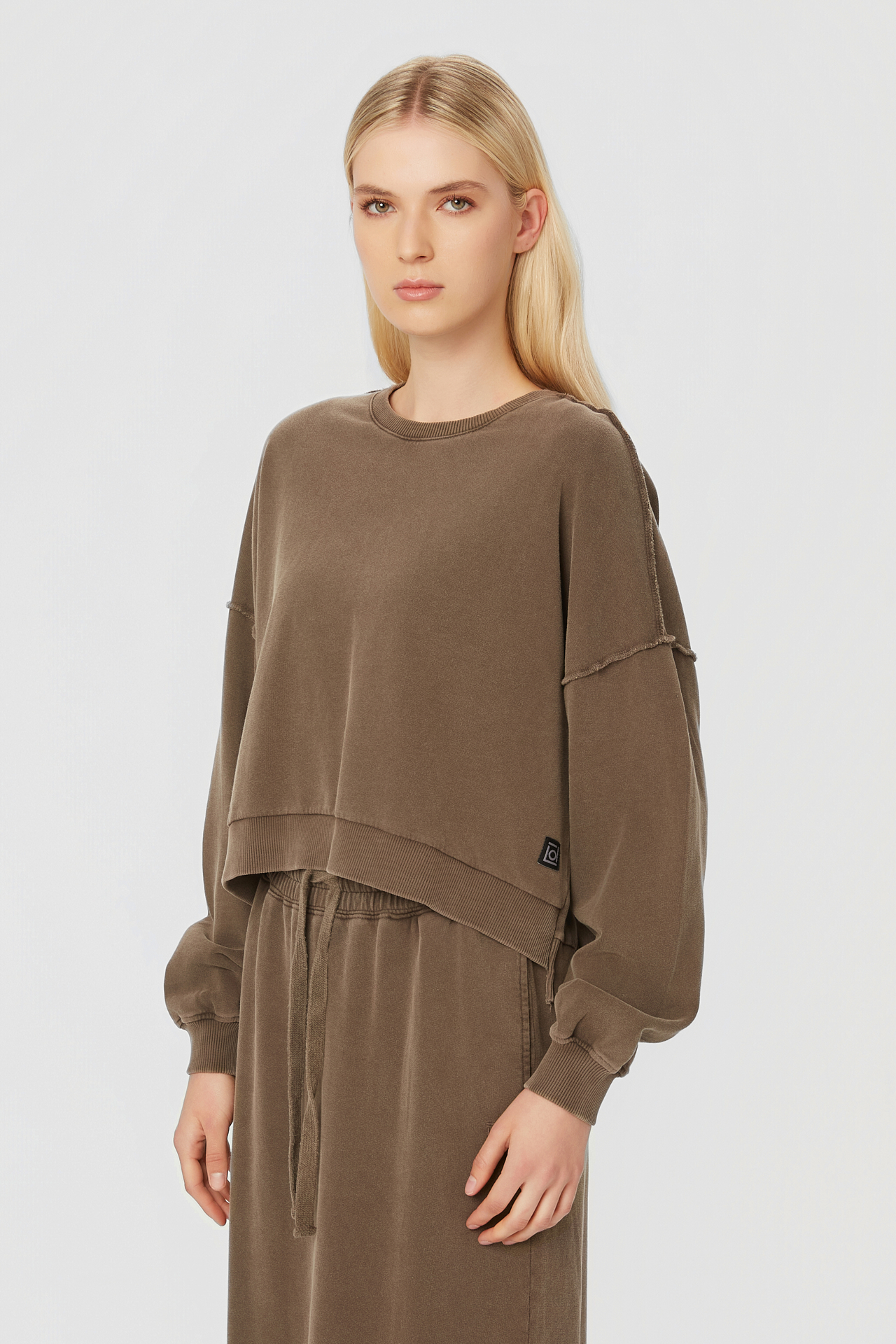 OVERSIZED ASSYMETRIC CREWNECK