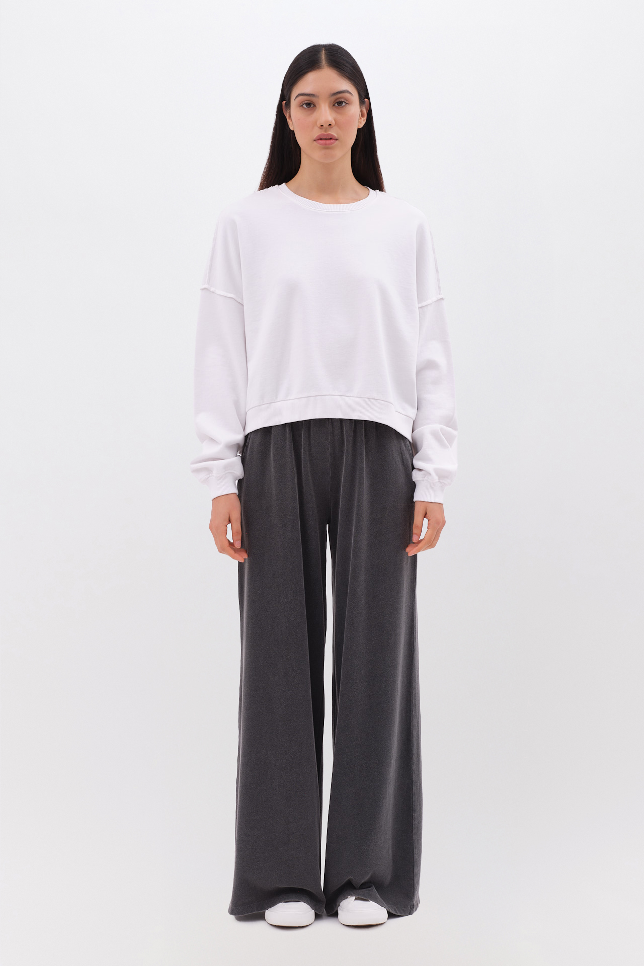 OVERSIZED ASSYMETRIC CREWNECK