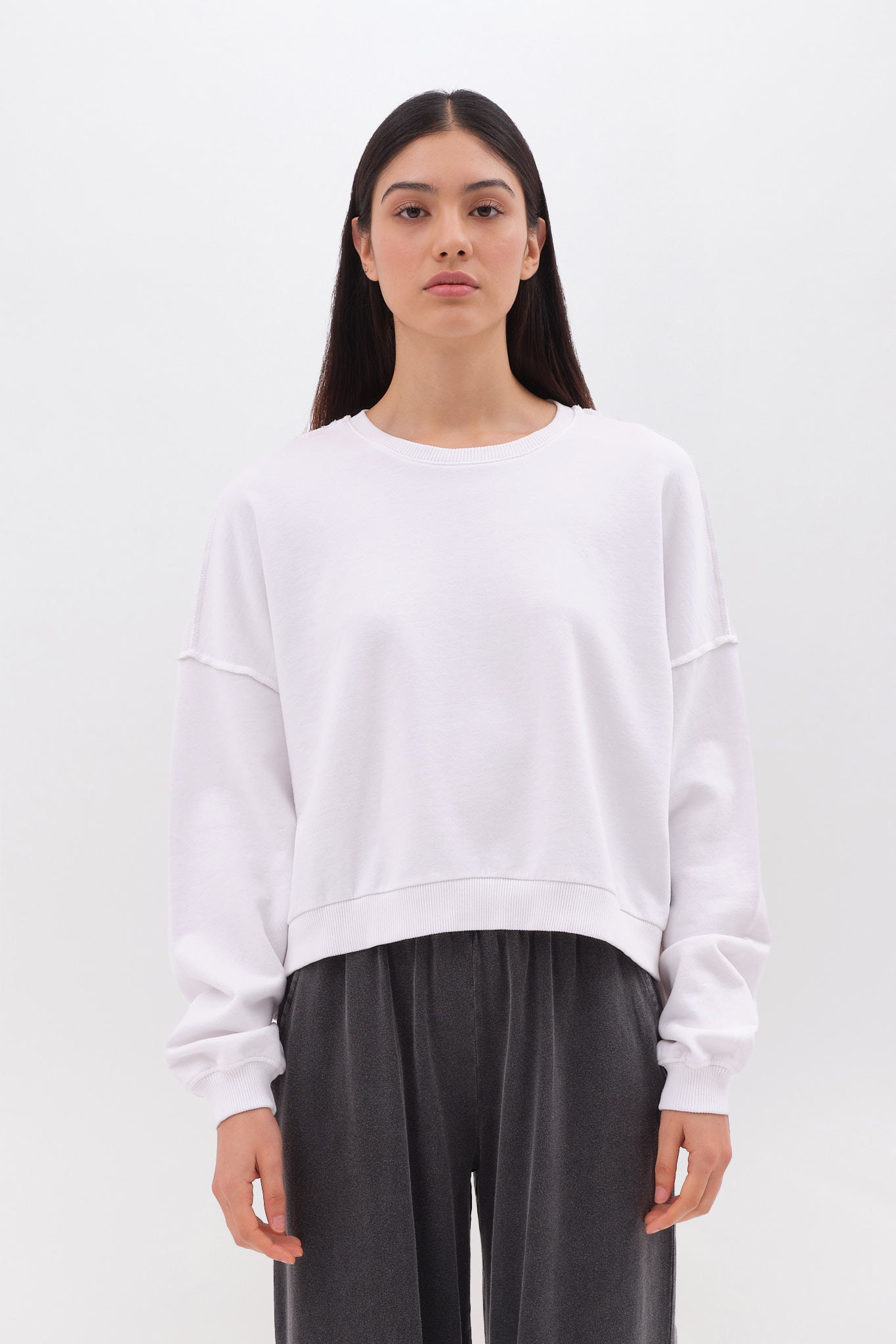 OVERSIZED ASSYMETRIC CREWNECK