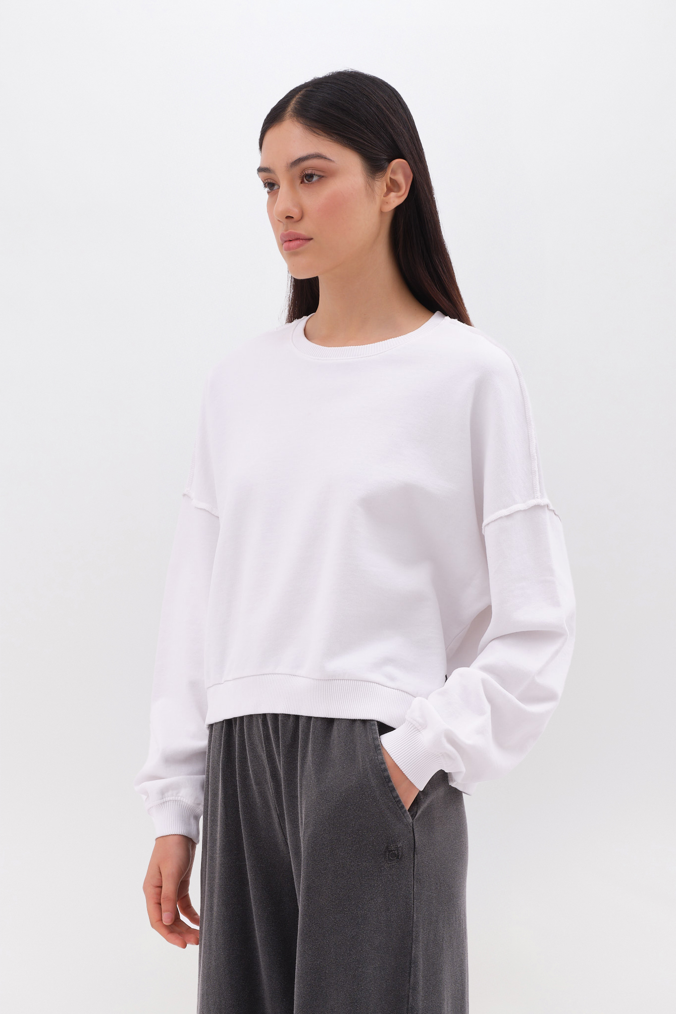OVERSIZED ASSYMETRIC CREWNECK