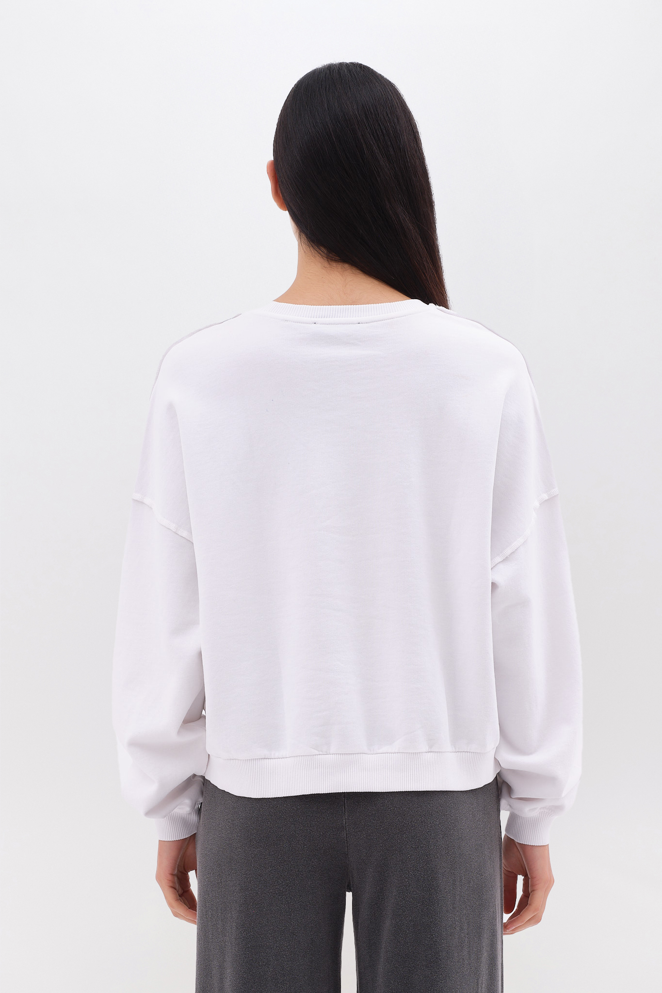 OVERSIZED ASSYMETRIC CREWNECK
